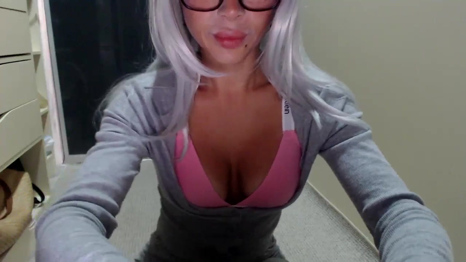 Gallery image thumbnail from LoviinNiina's myfreecams stream on, 10/18/2023, 09:29 image 19 of 20