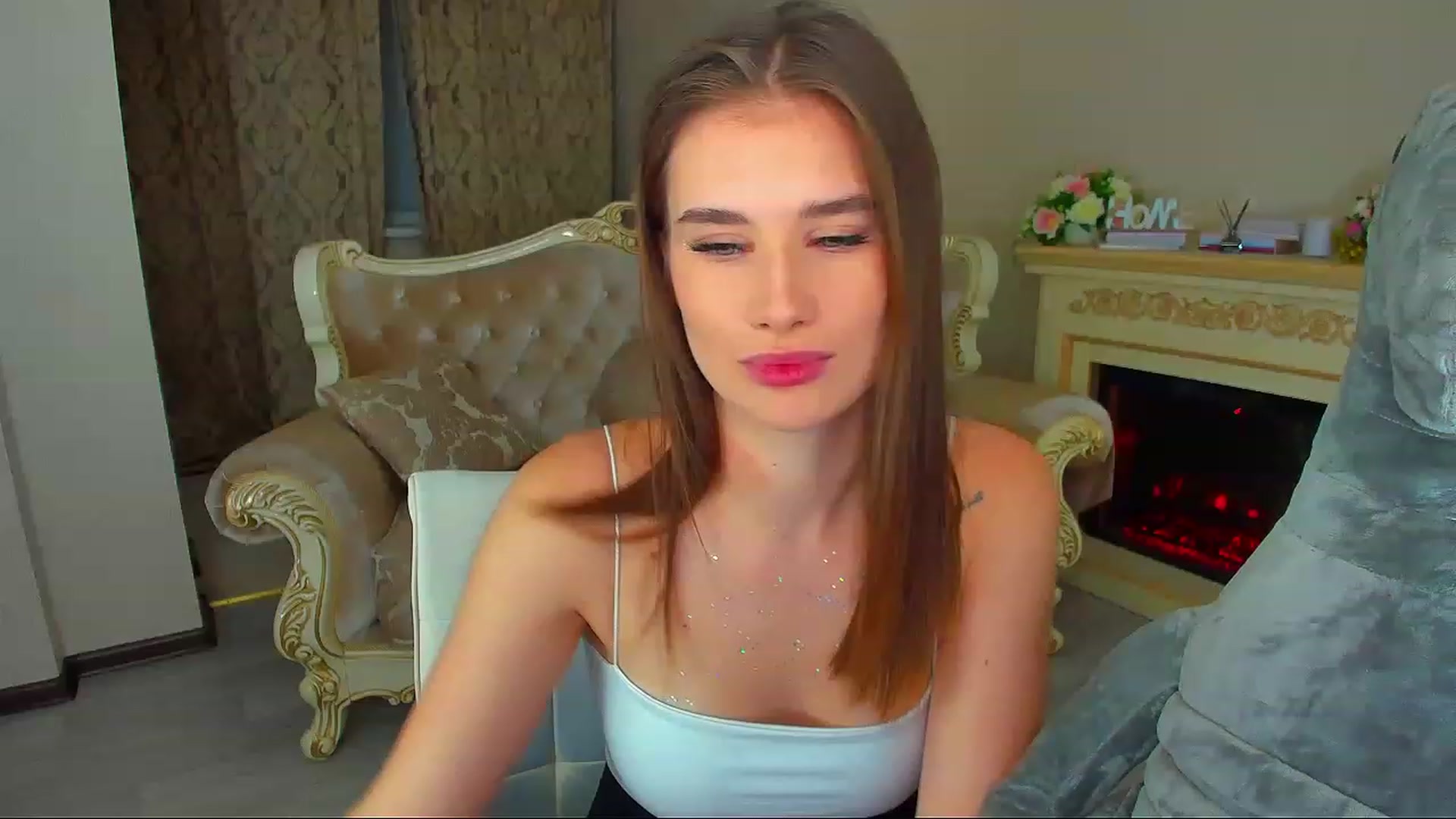 Gallery image thumbnail from LoyalToYouu's myfreecams stream on, 11/20/2022, 23:49 image 4 of 20