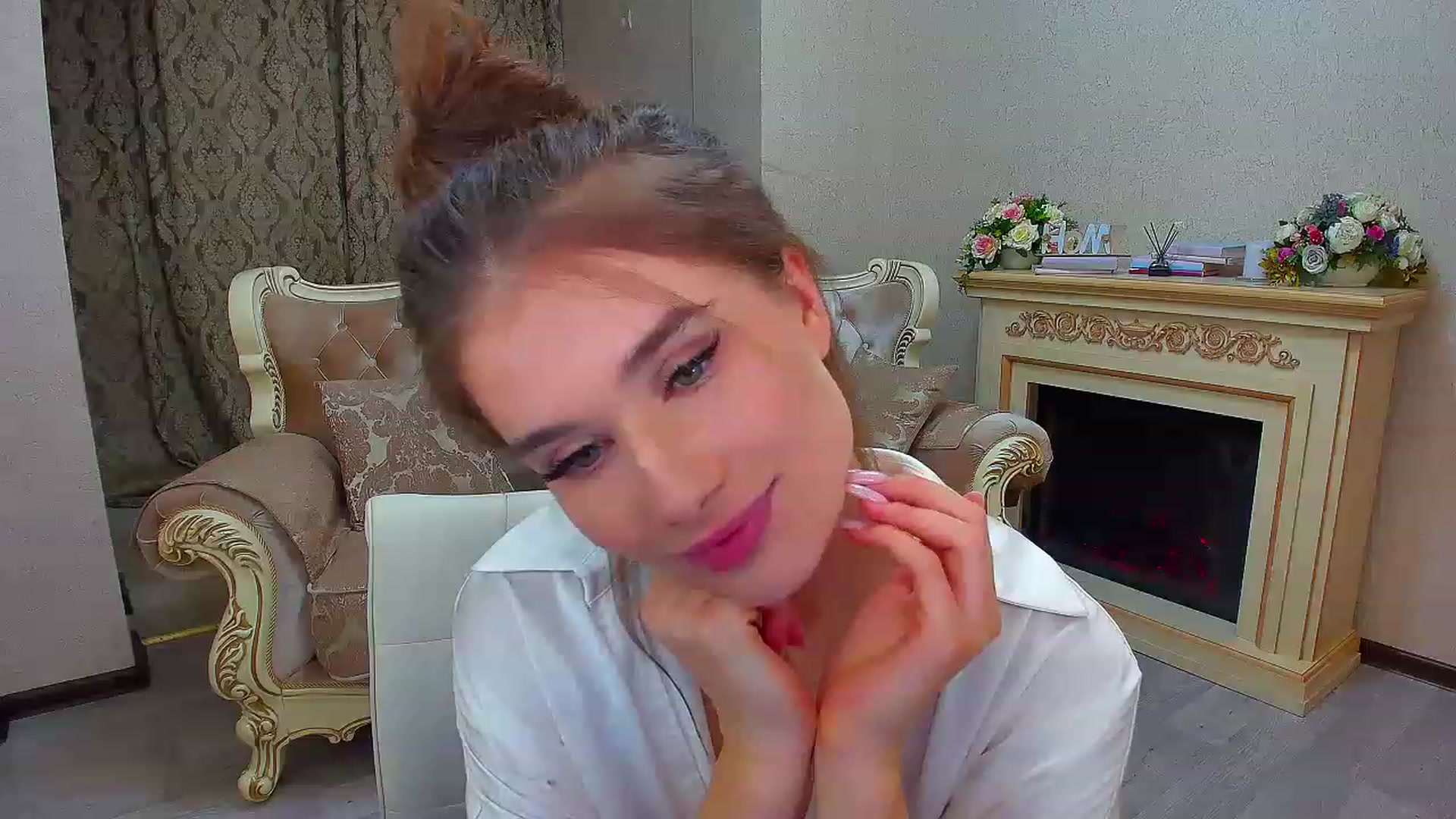 Gallery image thumbnail from LoyalToYouu's myfreecams stream on, 11/23/2022, 22:27 image 5 of 20