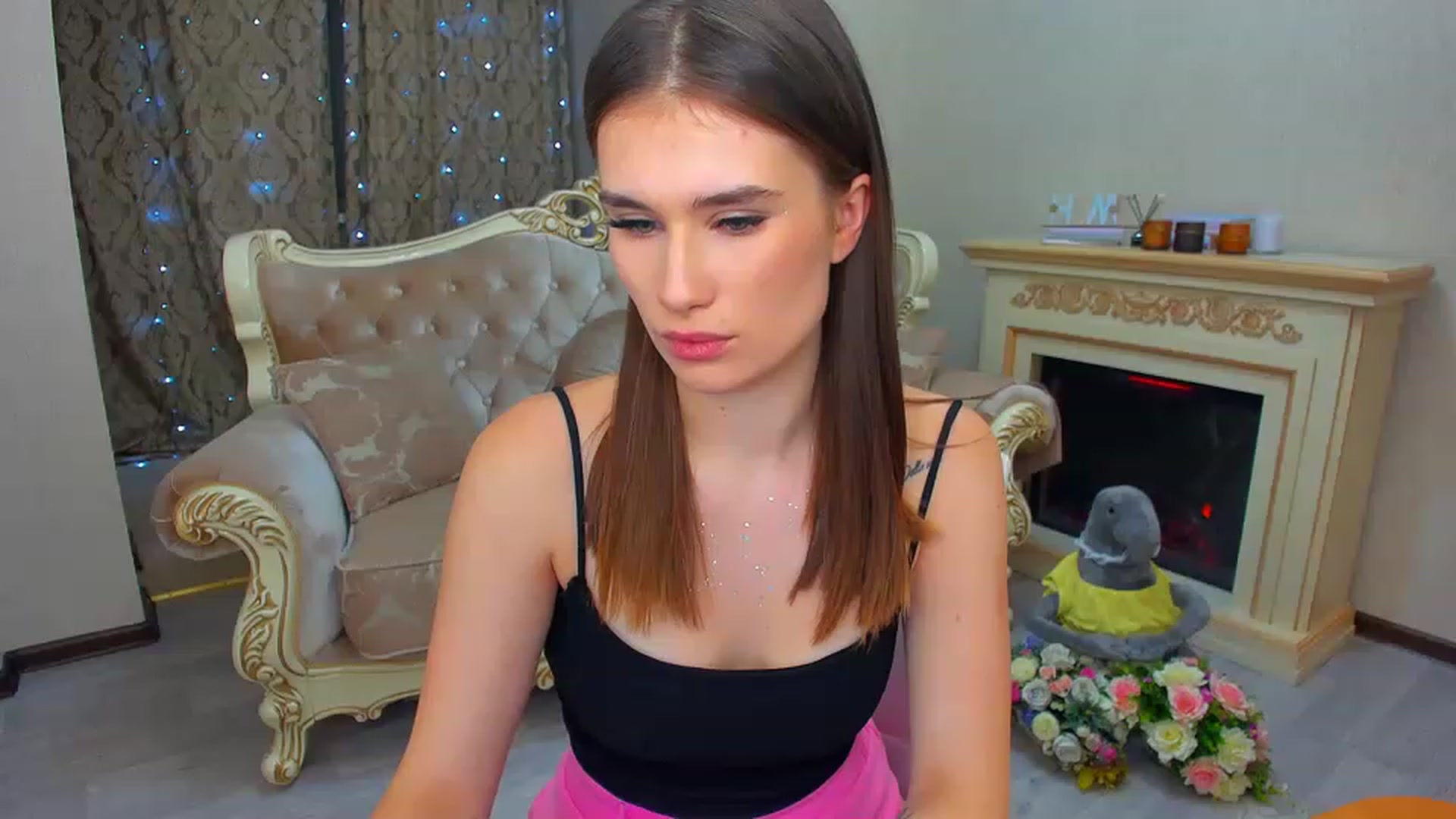 Gallery image thumbnail from LoyalToYouu's myfreecams stream on, 12/01/2022, 24:42 image 13 of 20