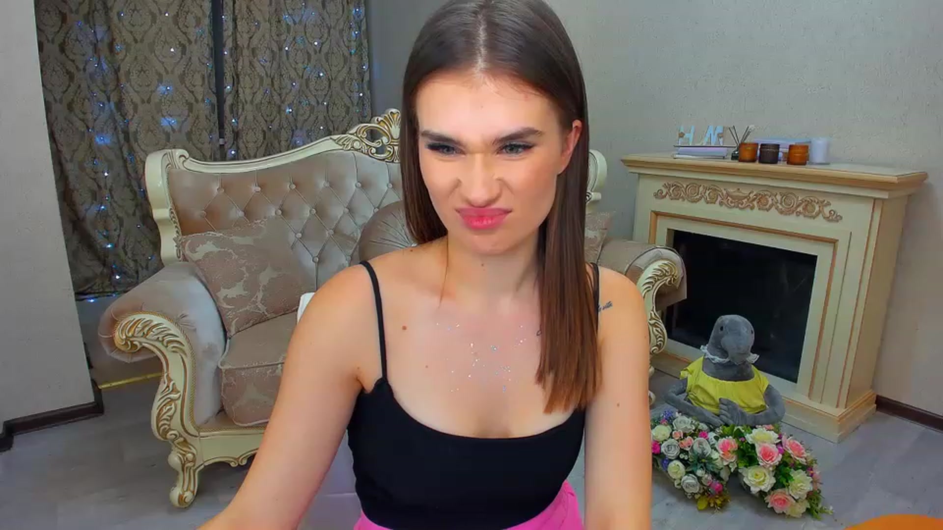 Gallery image thumbnail from LoyalToYouu's myfreecams stream on, 12/01/2022, 24:42 image 14 of 20