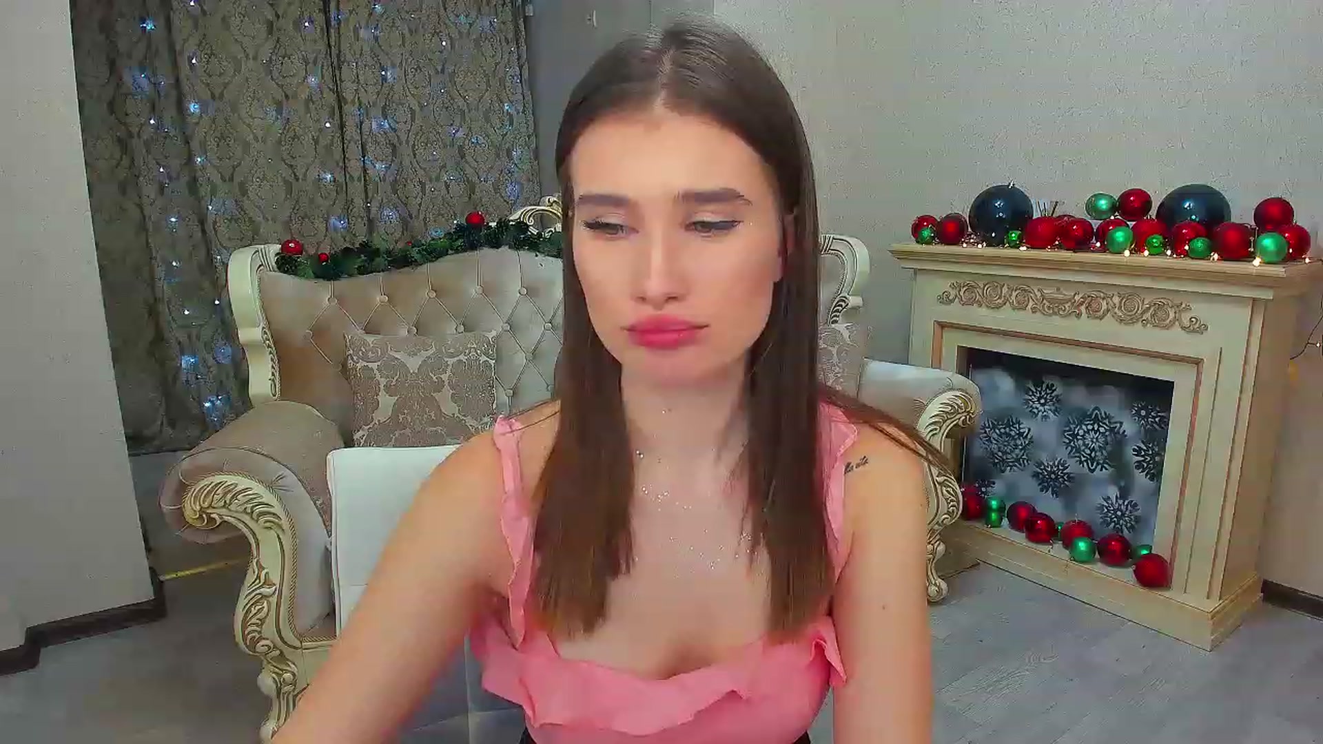 Gallery image thumbnail from LoyalToYouu's myfreecams stream on, 12/10/2022, 24:50 image 11 of 20