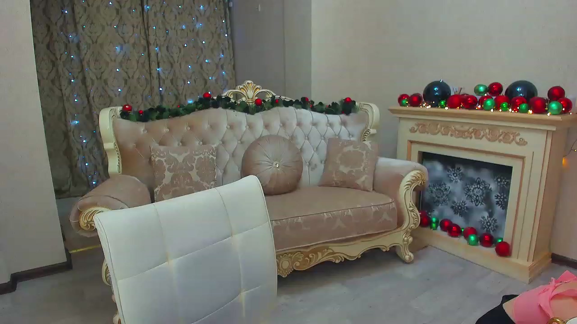 Gallery image thumbnail from LoyalToYouu's myfreecams stream on, 12/10/2022, 24:50 image 7 of 20