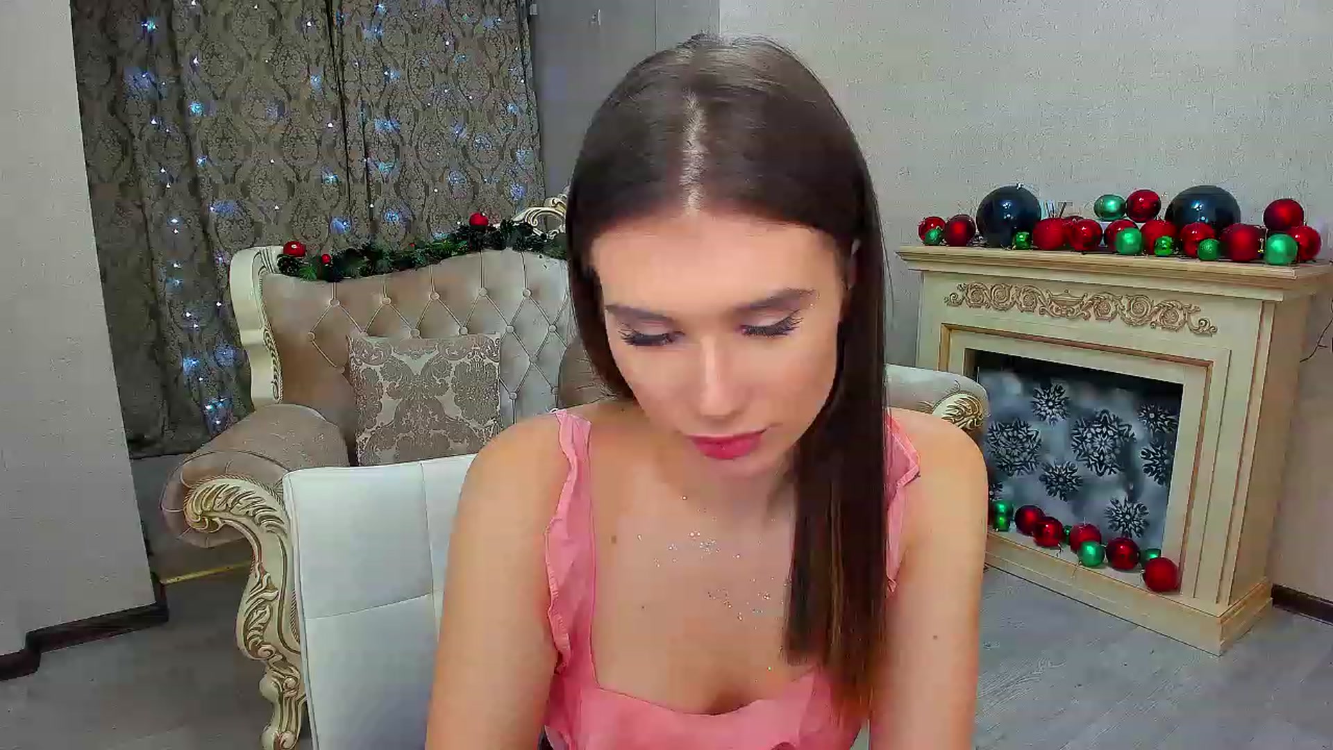 Gallery image thumbnail from LoyalToYouu's myfreecams stream on, 12/10/2022, 24:50 image 16 of 20