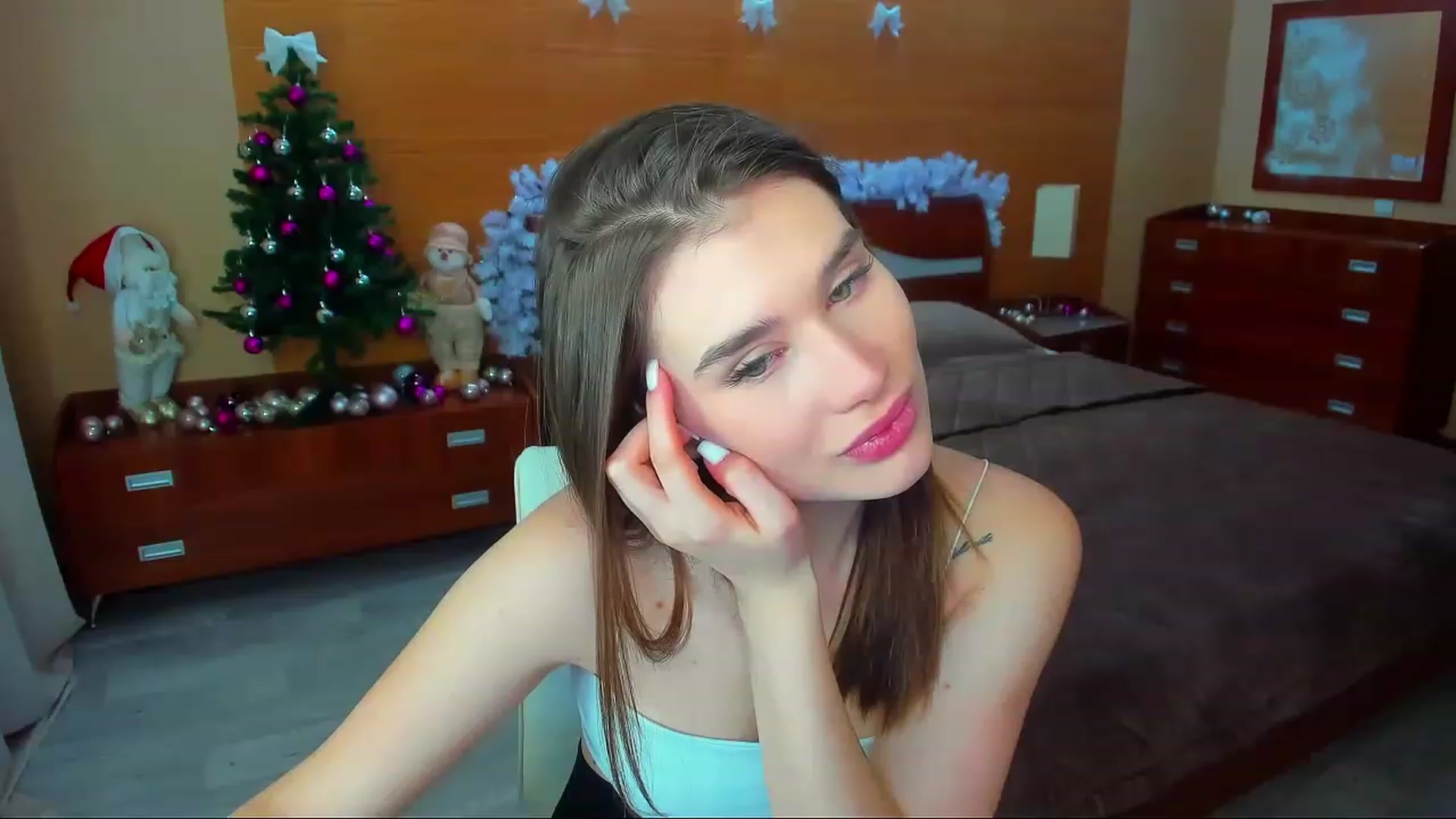 Gallery image thumbnail from LoyalToYouu's myfreecams stream on, 12/26/2022, 18:45 image 8 of 20