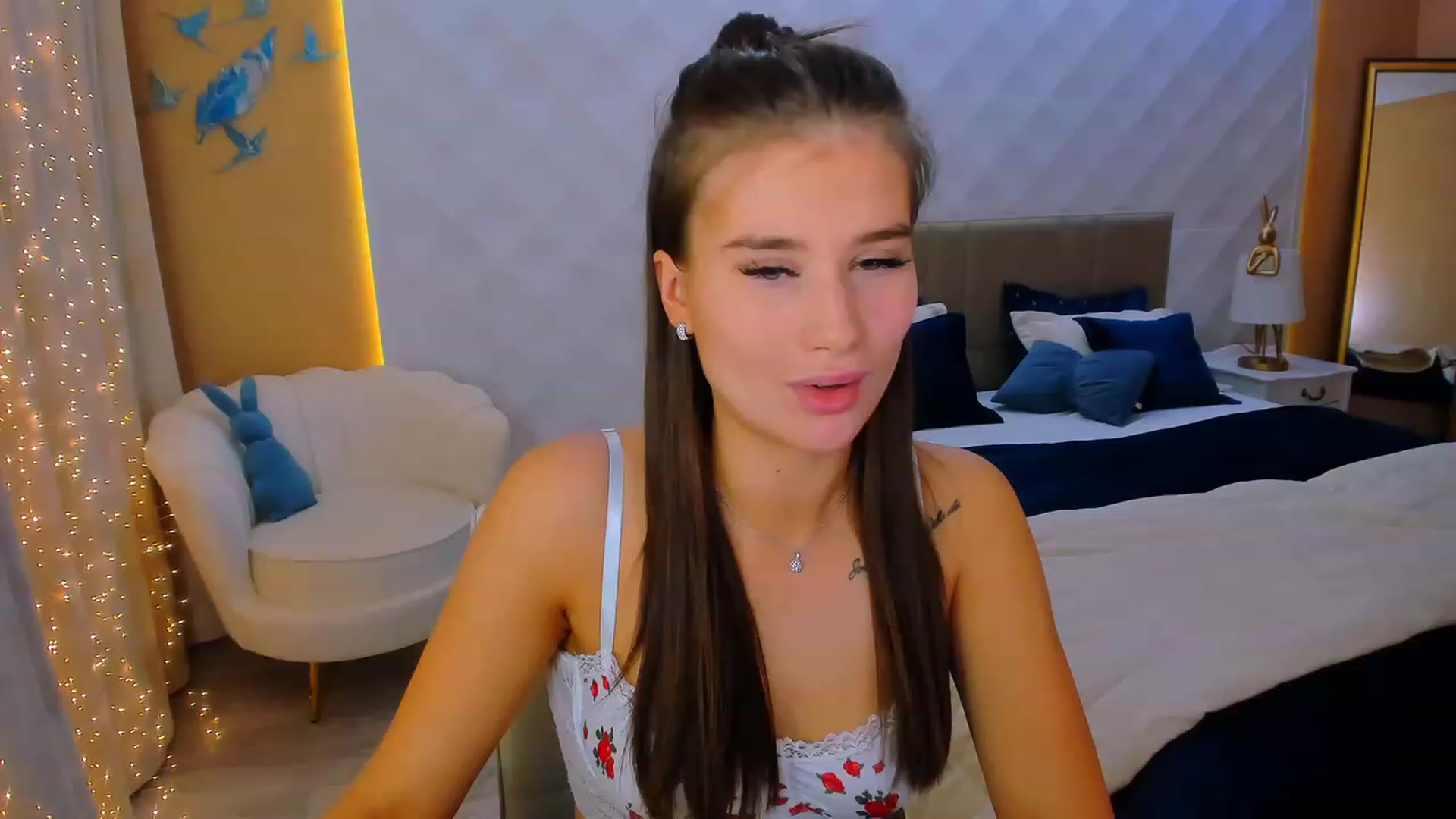 Gallery image thumbnail from LoyalToYouu's myfreecams stream on, 02/05/2024, 19:10 image 1 of 20