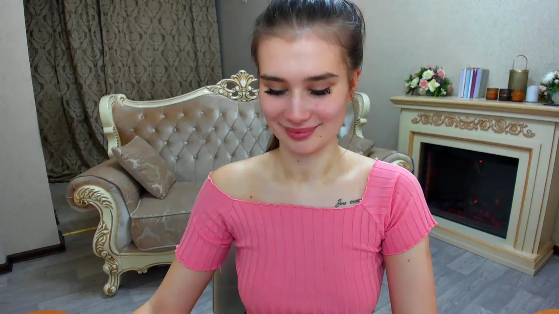 Gallery image thumbnail from LoyalToYouu's myfreecams stream on, 03/13/2024, 19:00 image 19 of 20