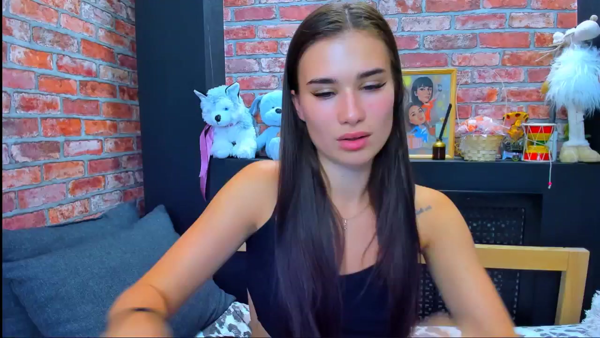 Gallery image thumbnail from LoyalToYouu's myfreecams stream on, 08/17/2024, 10:18 image 9 of 20