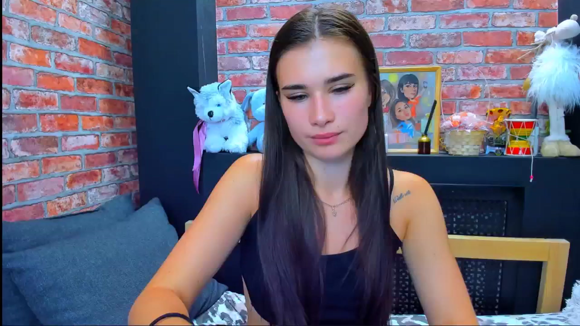 Gallery image thumbnail from LoyalToYouu's myfreecams stream on, 08/17/2024, 10:18 image 10 of 20