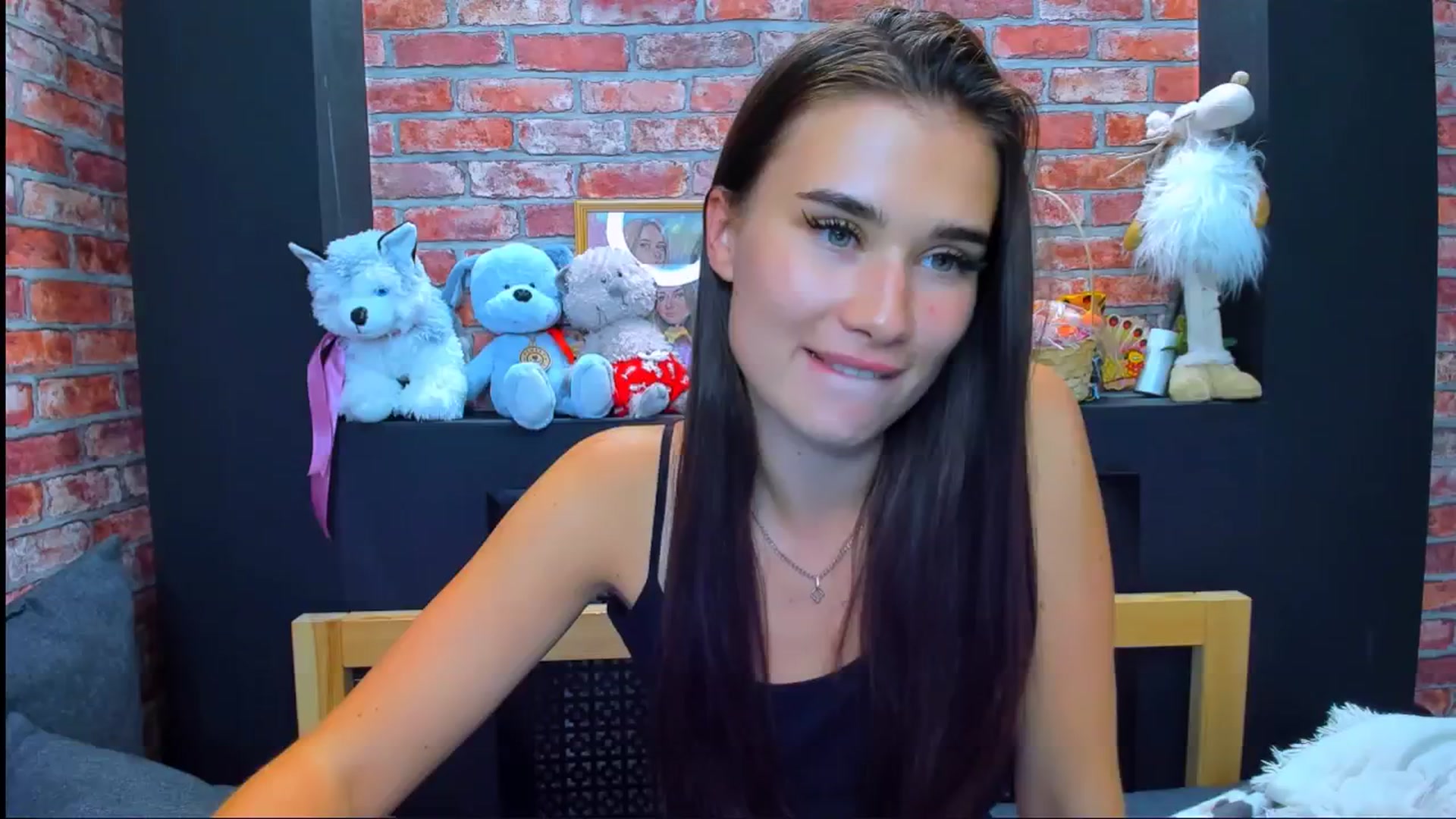 Gallery image thumbnail from LoyalToYouu's myfreecams stream on, 08/17/2024, 14:39 image 19 of 20
