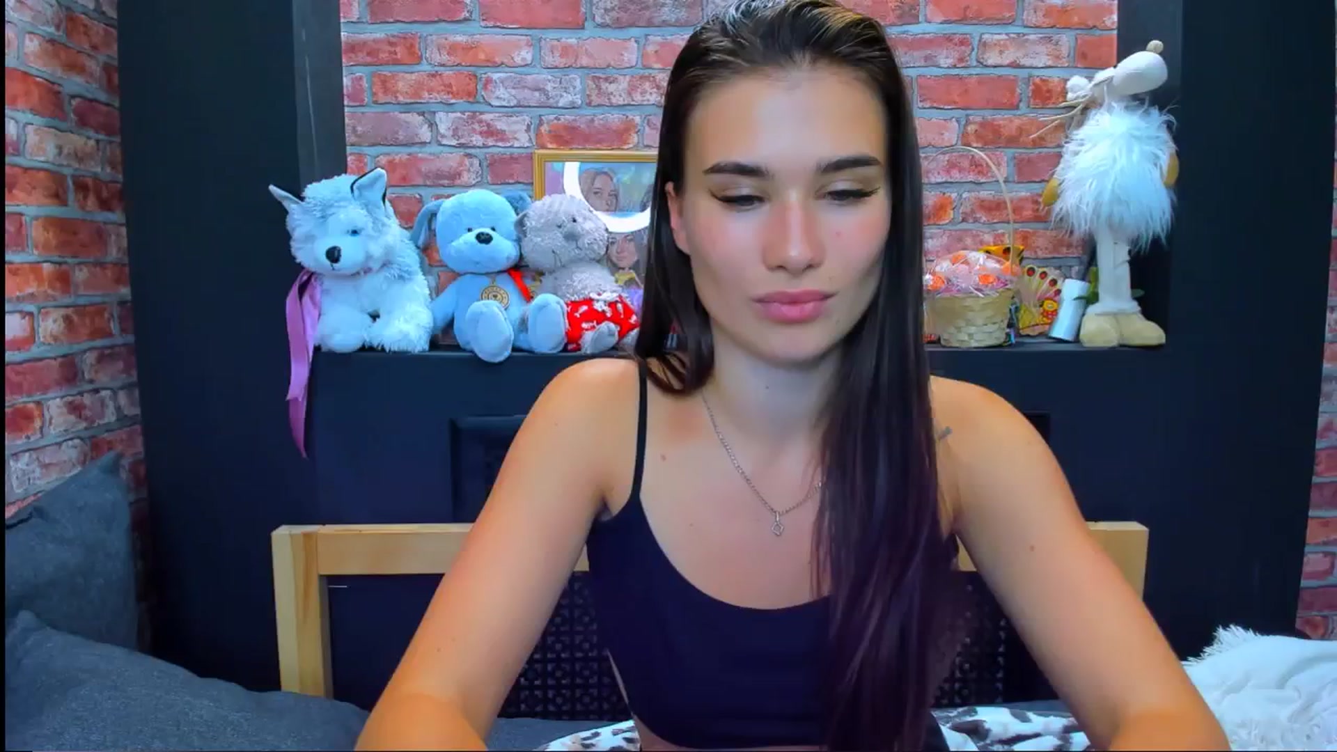 Gallery image thumbnail from LoyalToYouu's myfreecams stream on, 08/17/2024, 14:39 image 11 of 20