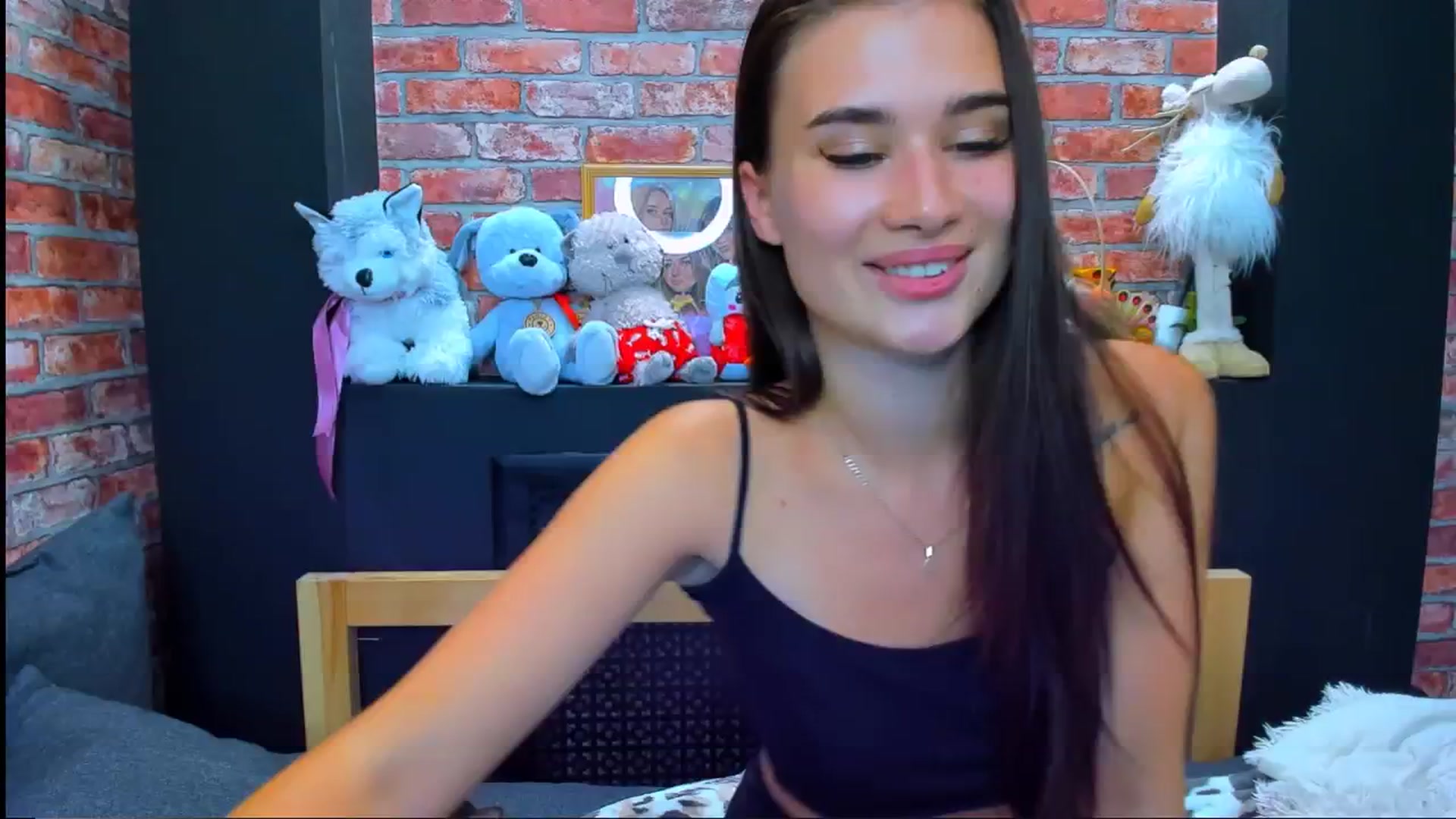 Gallery image thumbnail from LoyalToYouu's myfreecams stream on, 08/17/2024, 14:39 image 10 of 20