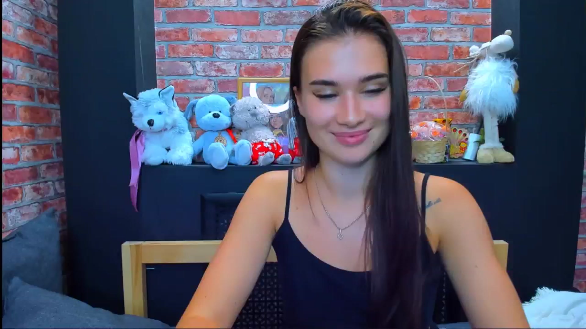 Gallery image thumbnail from LoyalToYouu's myfreecams stream on, 08/17/2024, 14:39 image 13 of 20