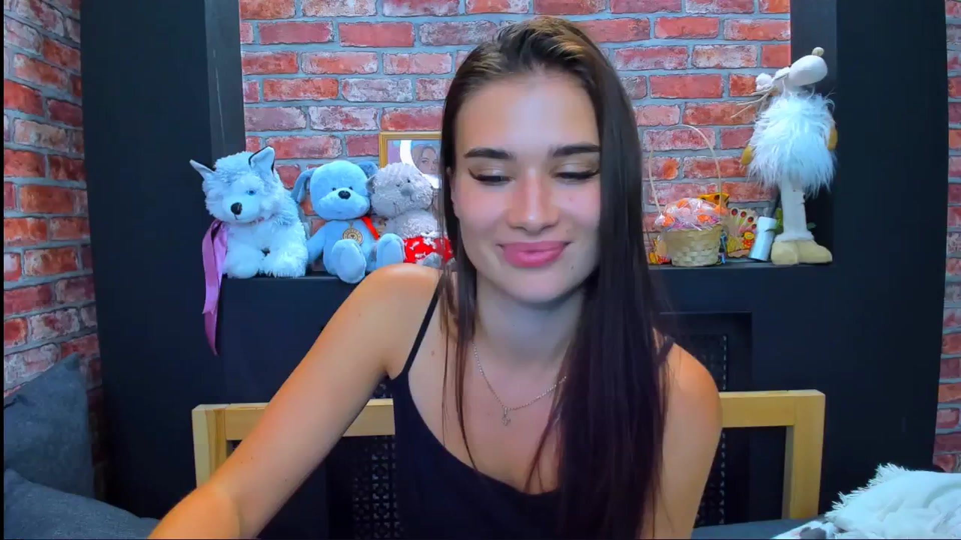 Gallery image thumbnail from LoyalToYouu's myfreecams stream on, 08/17/2024, 14:39 image 18 of 20