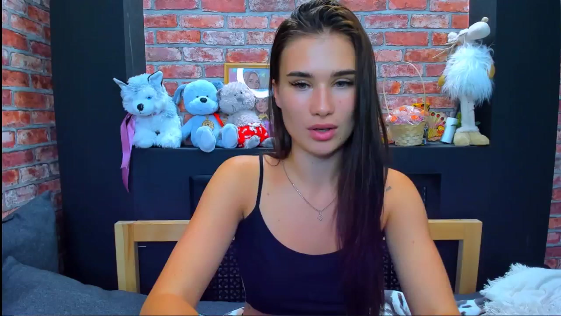 Gallery image thumbnail from LoyalToYouu's myfreecams stream on, 08/17/2024, 14:39 image 6 of 20
