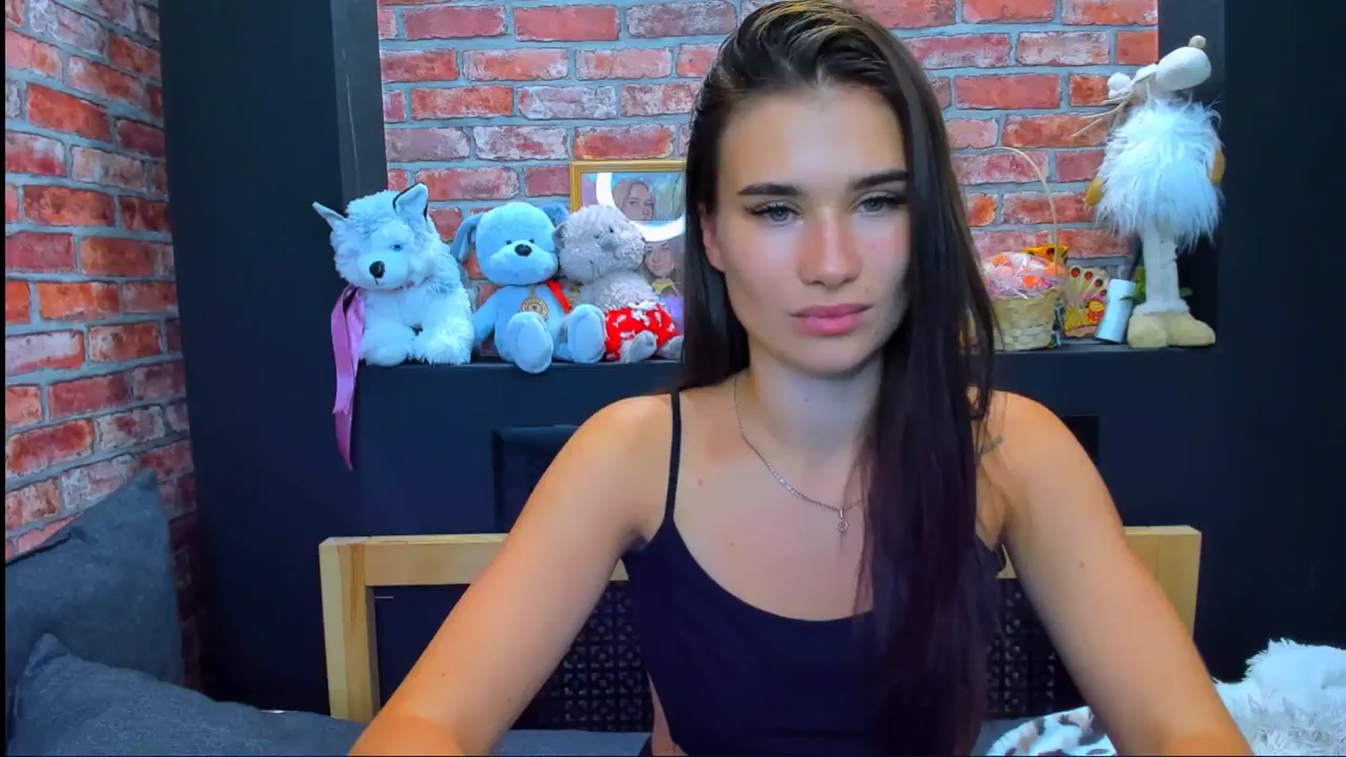 Gallery image thumbnail from LoyalToYouu's myfreecams stream on, 08/17/2024, 15:28 image 11 of 20