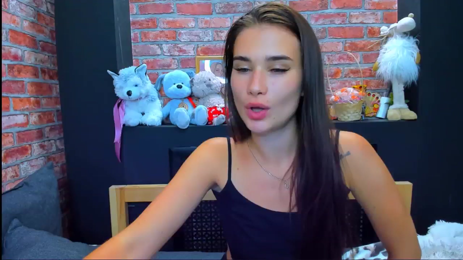 Gallery image thumbnail from LoyalToYouu's myfreecams stream on, 08/17/2024, 15:28 image 10 of 20