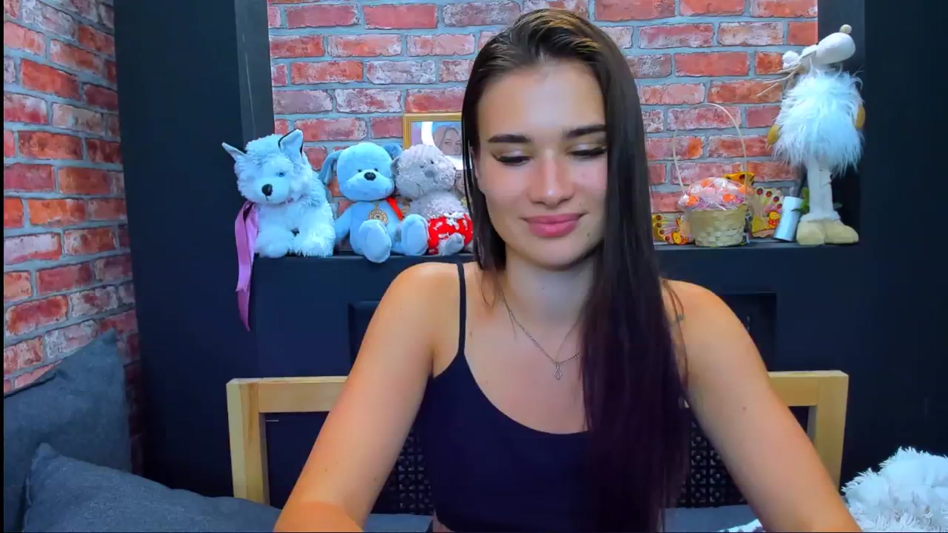 Gallery image thumbnail from LoyalToYouu's myfreecams stream on, 08/17/2024, 15:28 image 2 of 20