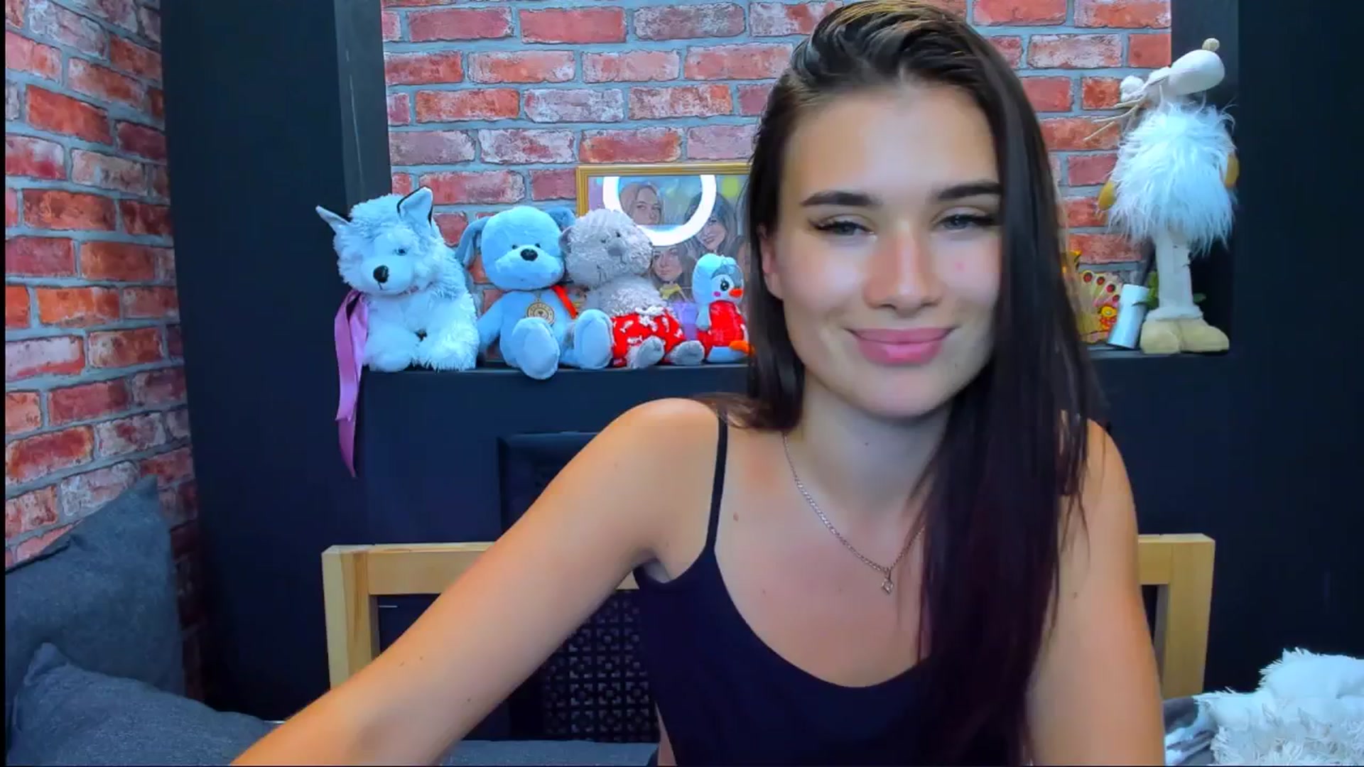 Gallery image thumbnail from LoyalToYouu's myfreecams stream on, 08/17/2024, 15:28 image 12 of 20