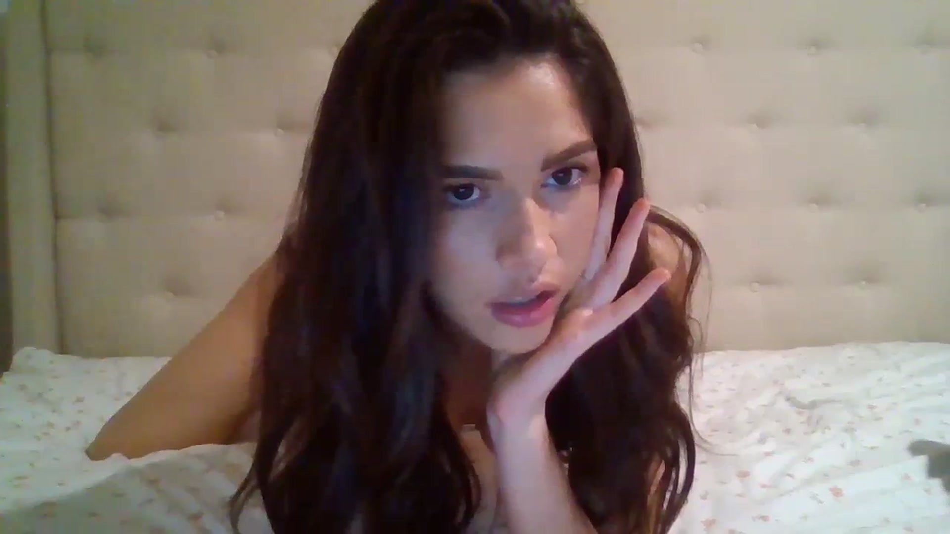 Gallery image thumbnail from Lpell1's myfreecams stream on, 04/10/2024, 03:53 image 7 of 20