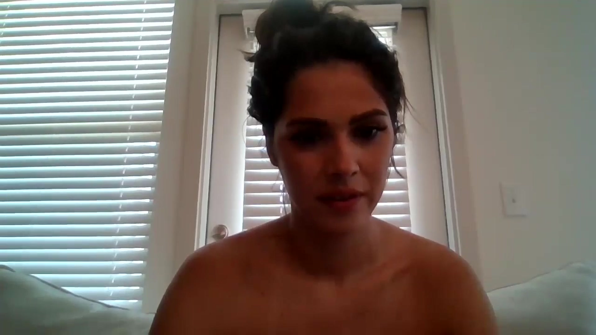 Gallery image thumbnail from Lpell1's myfreecams stream on, 07/15/2024, 21:23 image 8 of 20