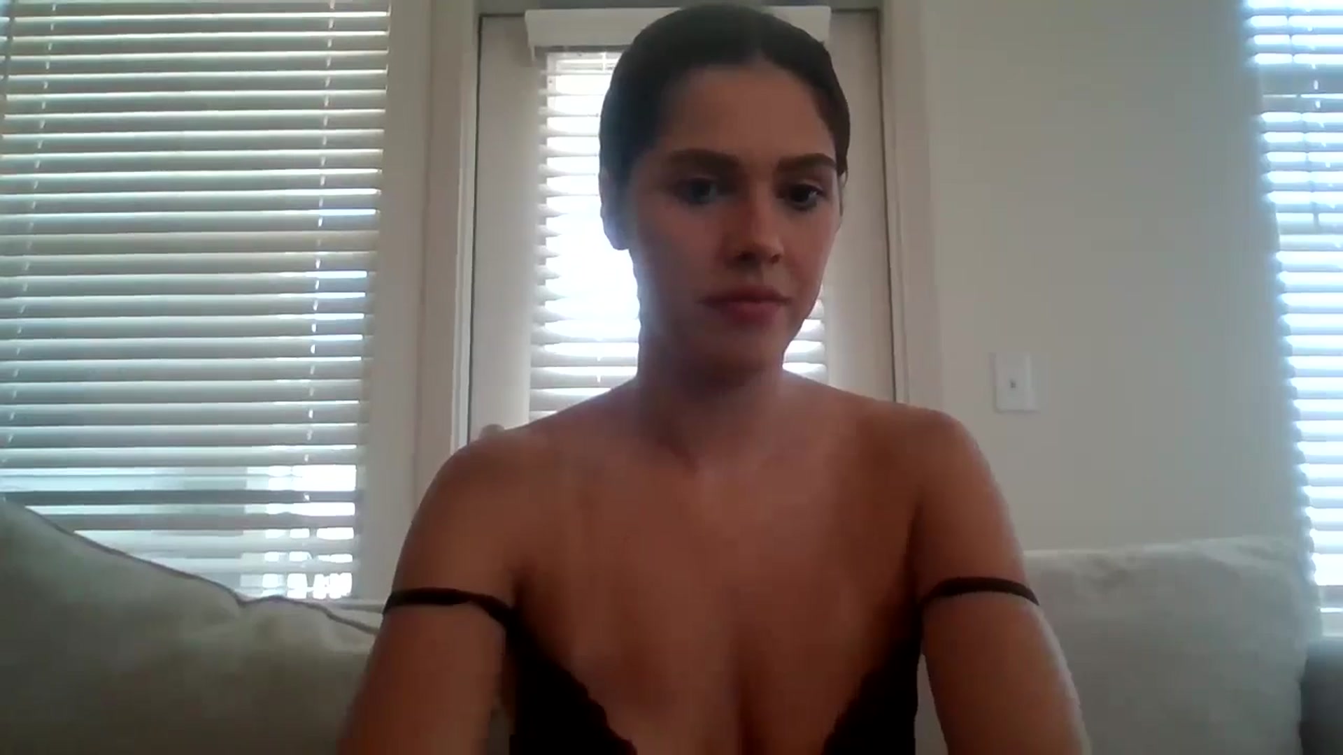 Gallery image thumbnail from Lpell1's myfreecams stream on, 08/20/2024, 20:26 image 15 of 20