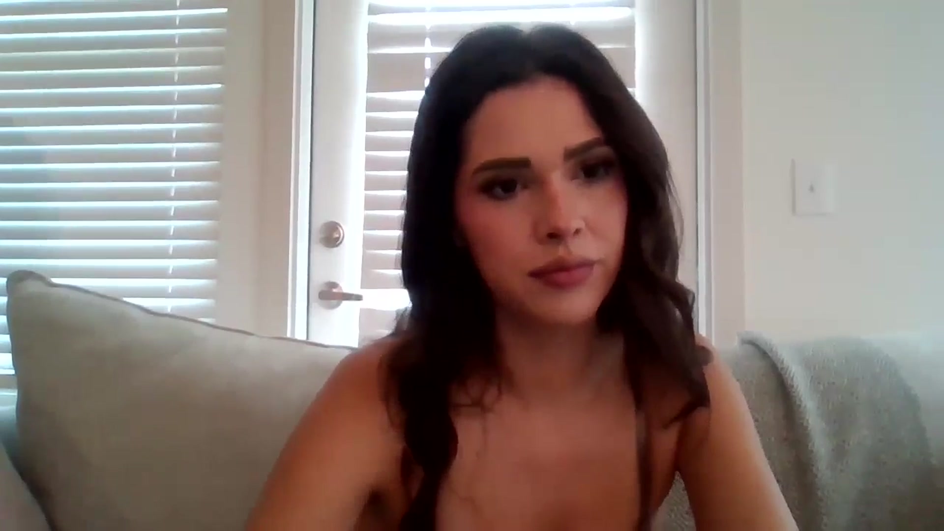 Gallery image thumbnail from Lpell1's myfreecams stream on, 10/29/2024, 18:04 image 9 of 20