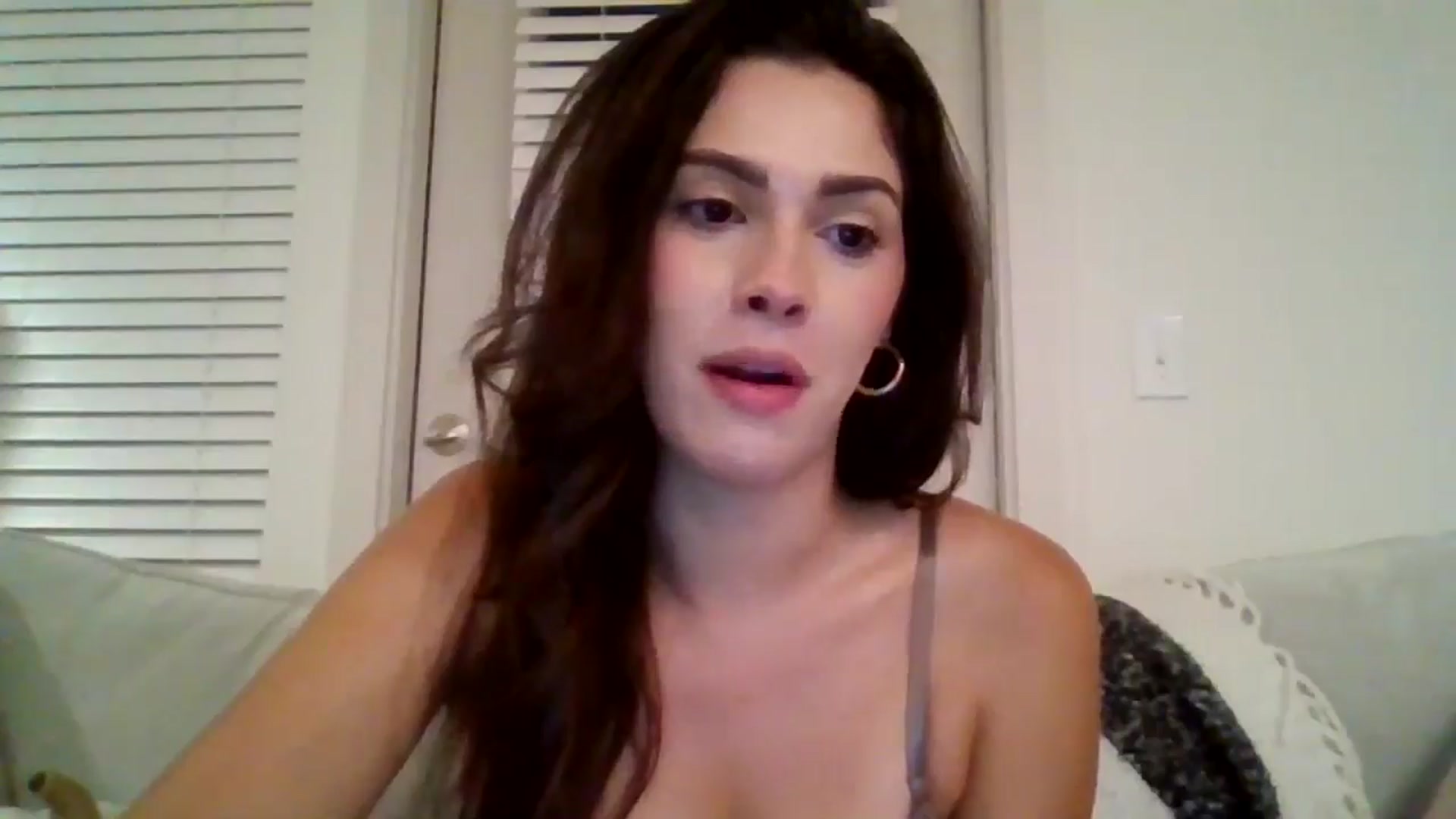 Gallery image thumbnail from Lpell1's myfreecams stream on, 11/11/2024, 04:57 image 14 of 20