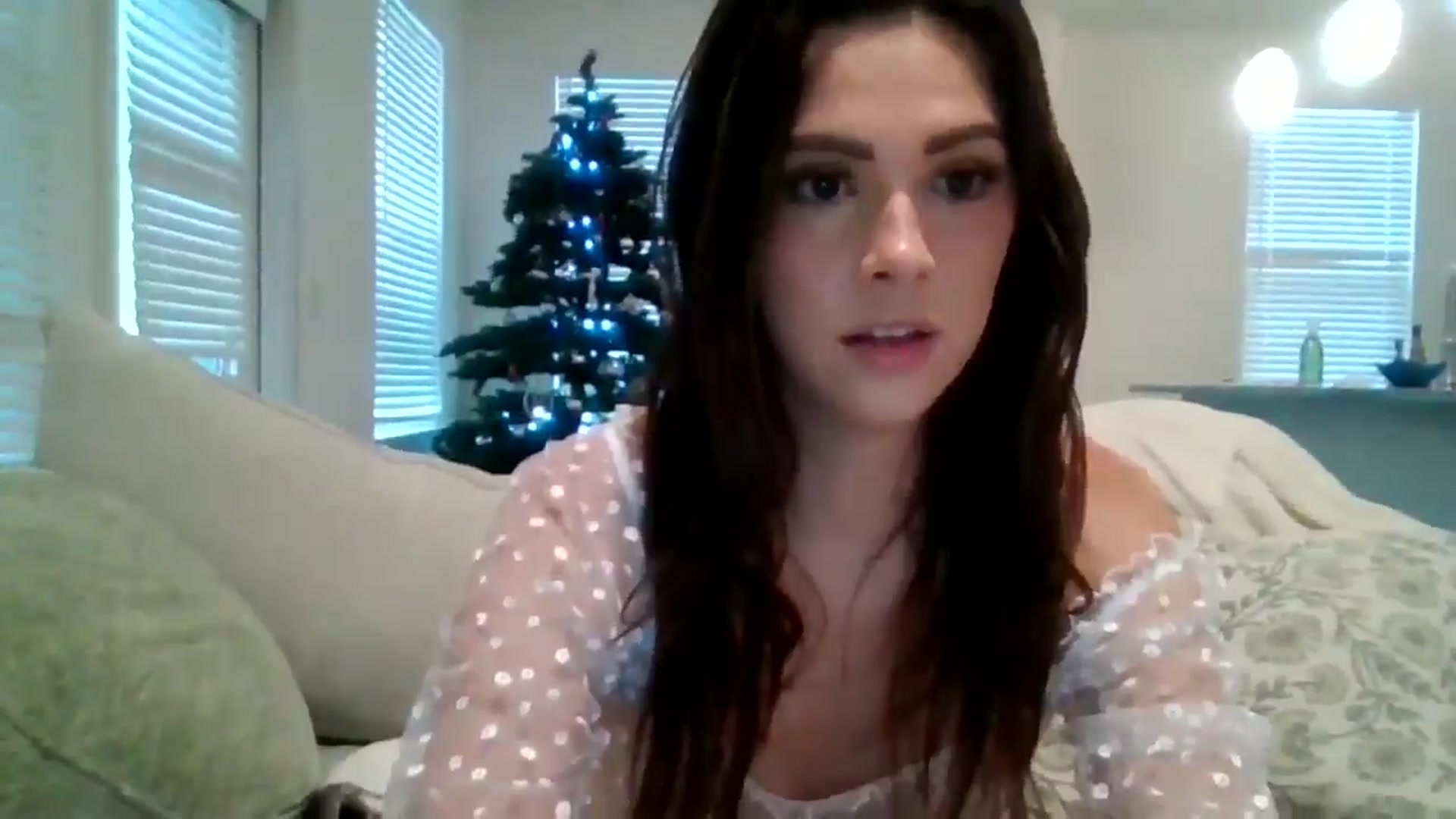 Gallery image thumbnail from Lpell1's myfreecams stream on, 12/13/2024, 22:30 image 17 of 20