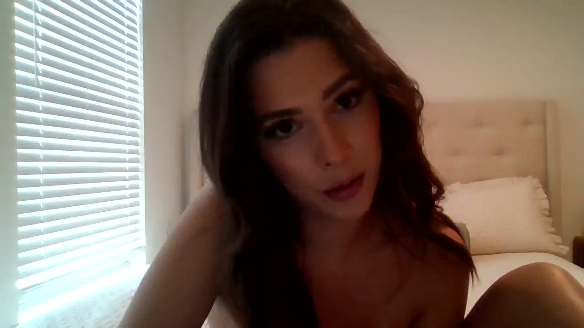 Gallery image thumbnail from Lpell1's myfreecams stream on, 03/07/2025, 21:55 image 12 of 20