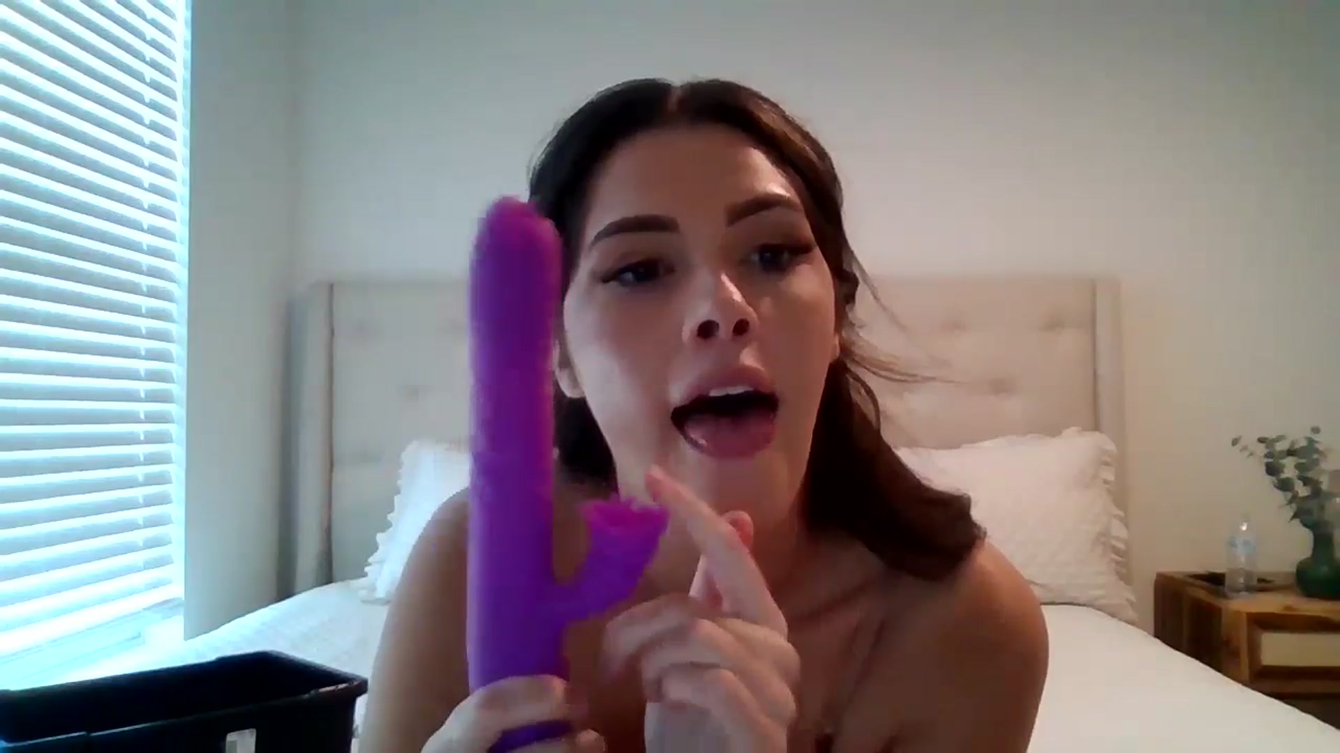 Gallery image thumbnail from Lpell1's myfreecams stream on, 03/24/2025, 20:24 image 13 of 20
