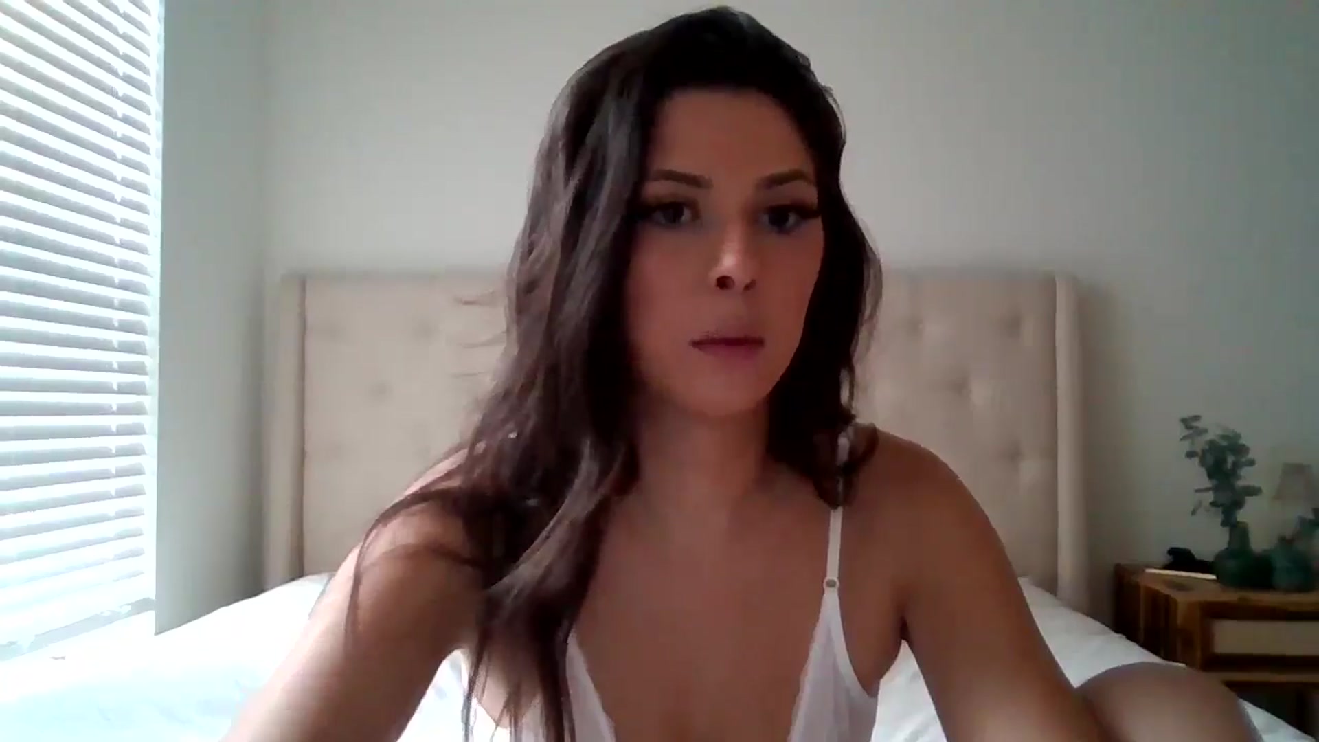 Gallery image thumbnail from Lpell1's myfreecams stream on, 04/02/2025, 18:03 image 15 of 20