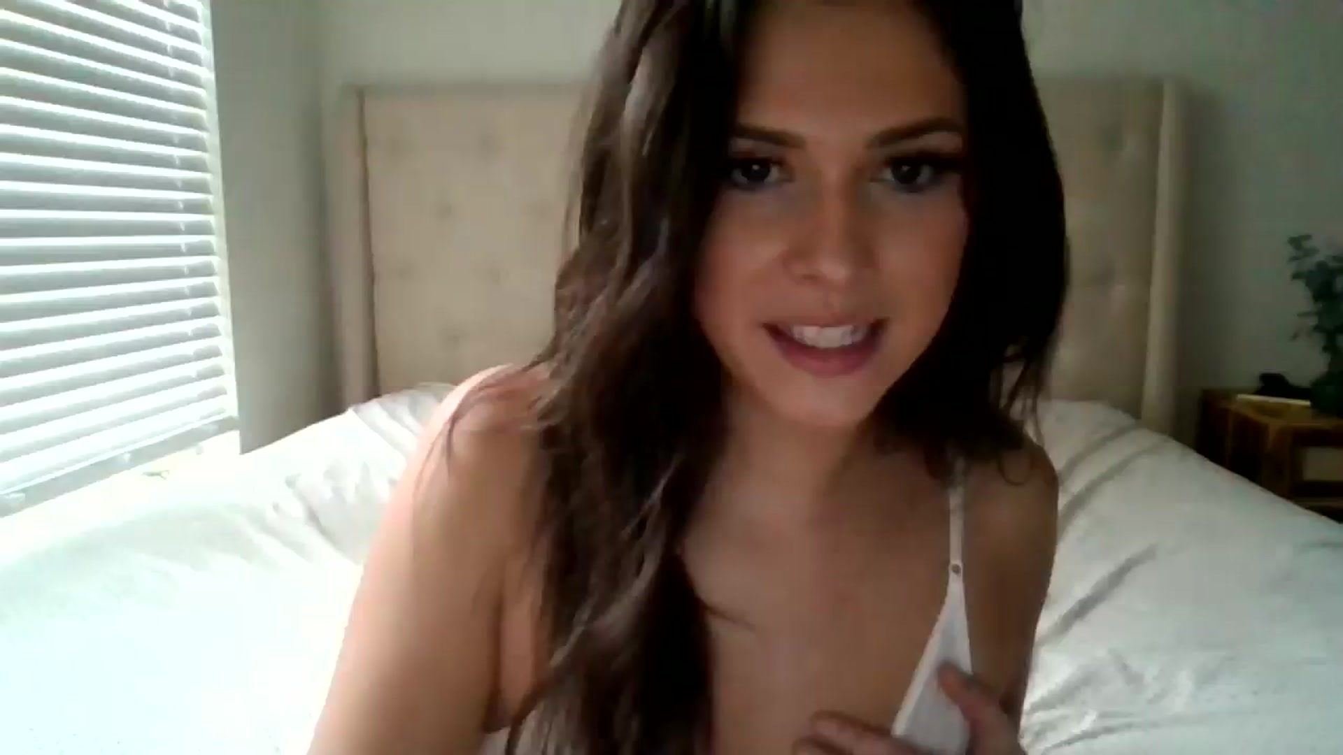 Gallery image thumbnail from Lpell1's myfreecams stream on, 04/02/2025, 21:17 image 5 of 20