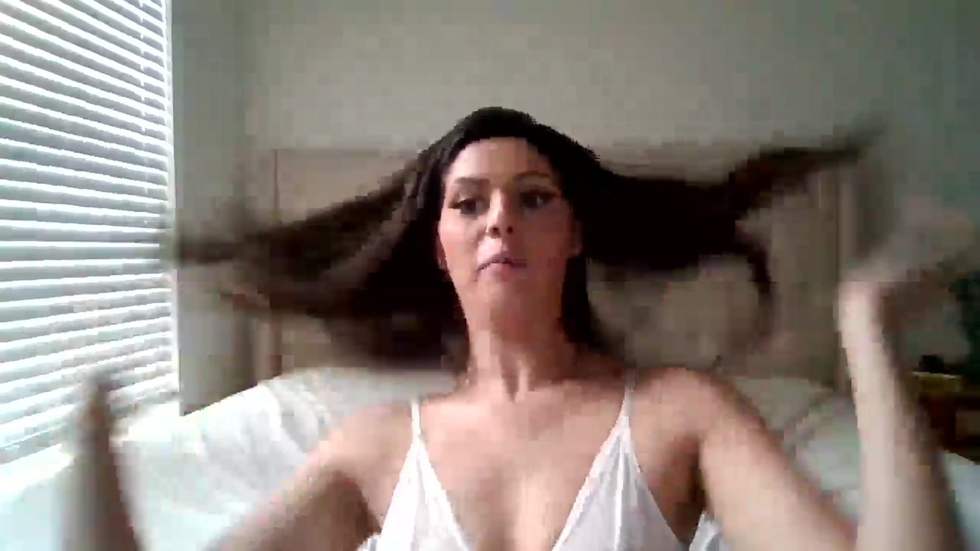 Gallery image thumbnail from Lpell1's myfreecams stream on, 04/02/2025, 21:17 image 7 of 20