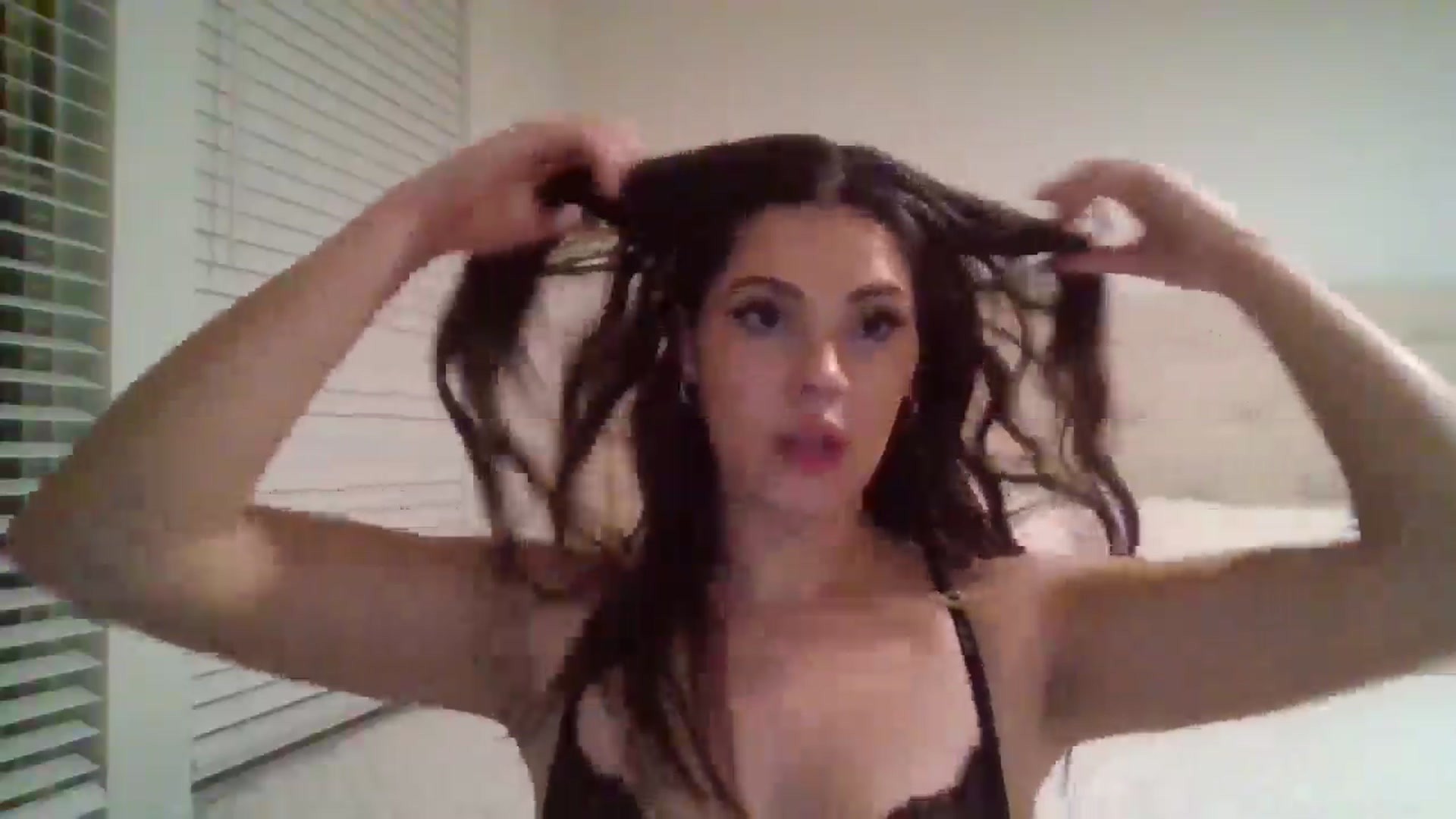 Gallery image thumbnail from Lpell1's myfreecams stream on, 05/01/2025, 02:16 image 2 of 20