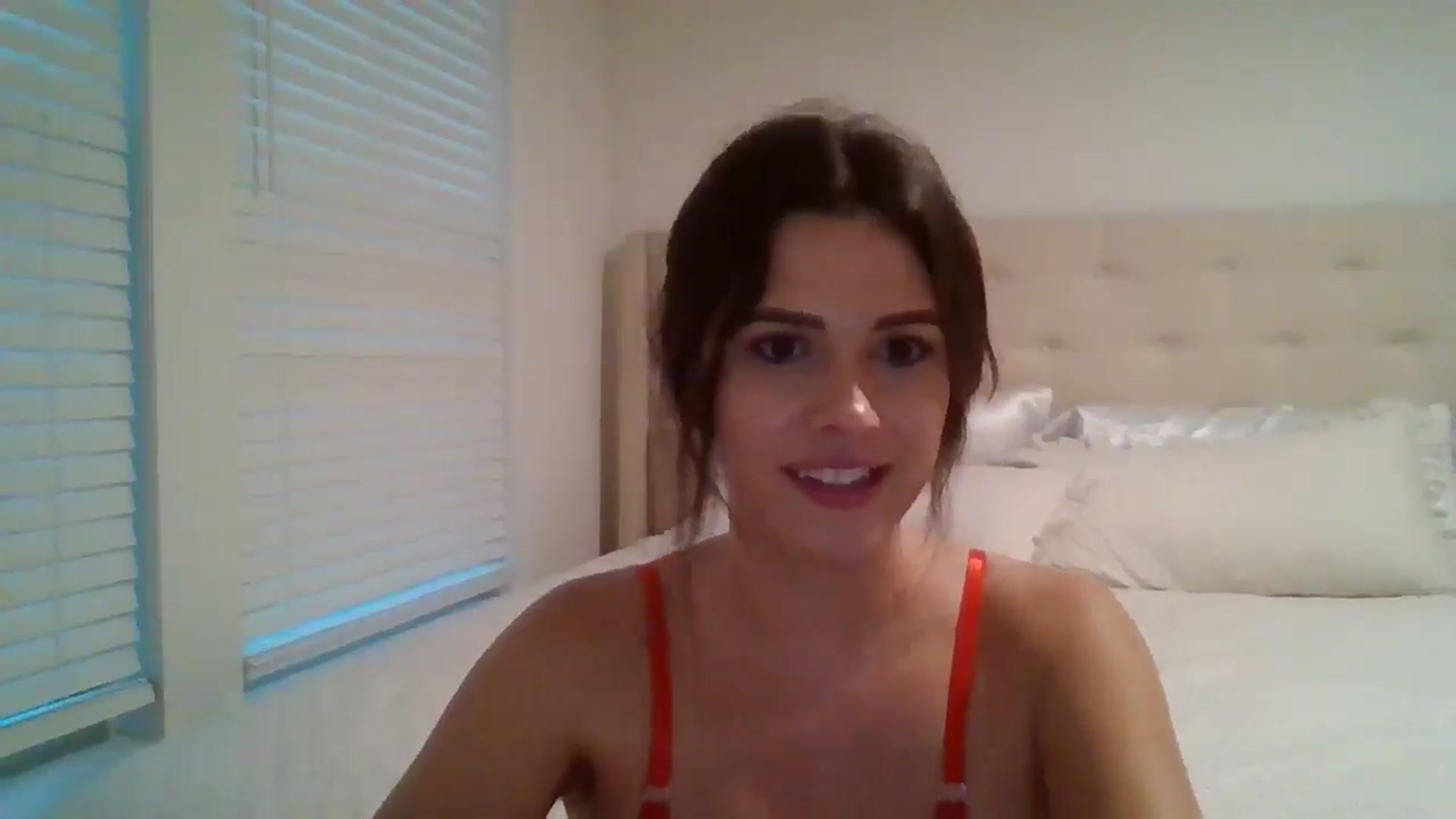 Gallery image thumbnail from Lpell1's myfreecams stream on, 05/06/2025, 24:25 image 19 of 20