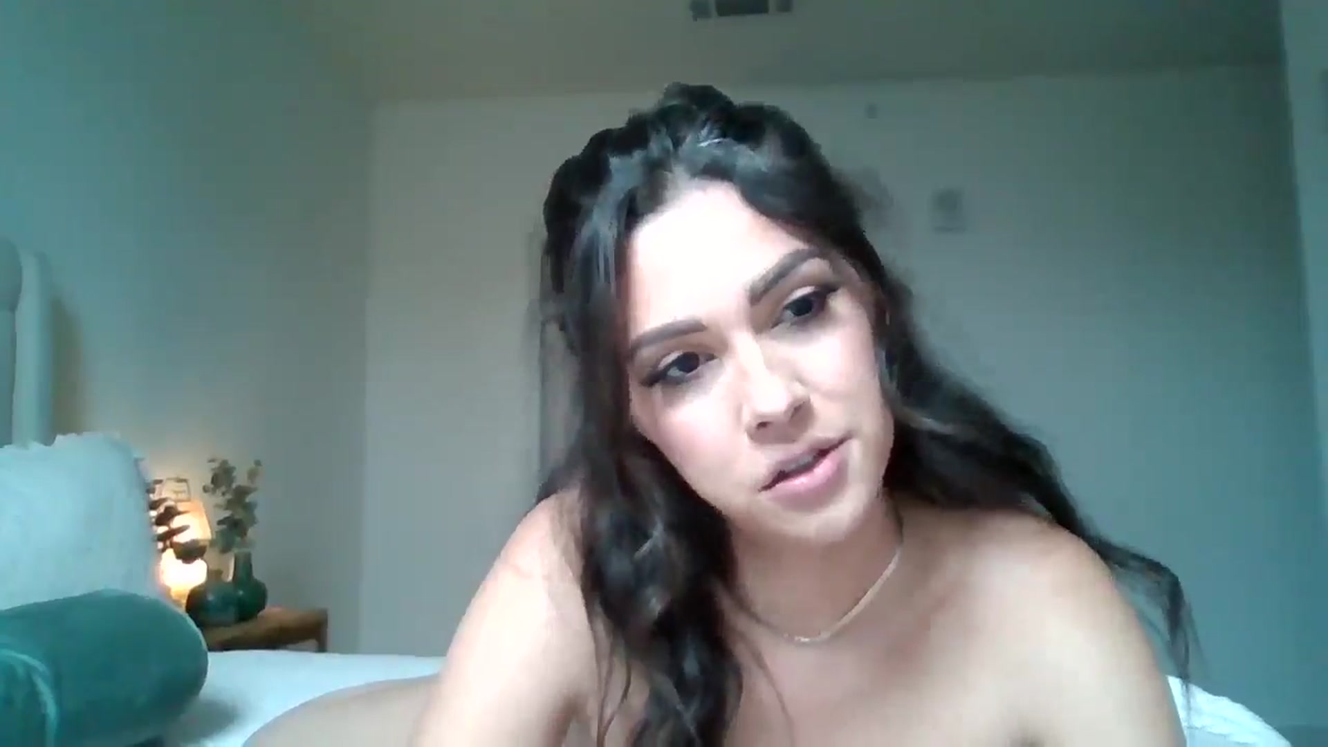 Gallery image thumbnail from Lpell1's myfreecams stream on, 06/25/2025, 22:36 image 15 of 20