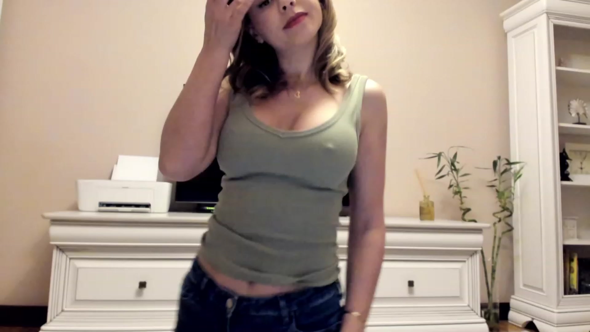 Gallery image thumbnail from Lu126's myfreecams stream on, 11/28/2022, 04:11 image 20 of 20