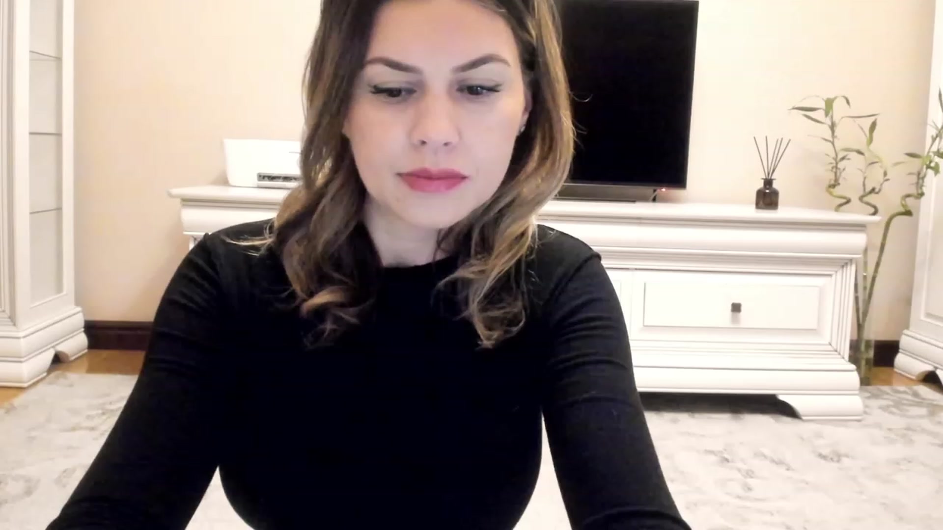 Gallery image thumbnail from Lu126's myfreecams stream on, 12/05/2022, 03:52 image 5 of 20