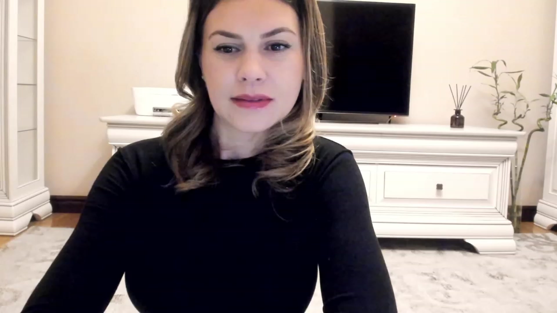 Gallery image thumbnail from Lu126's myfreecams stream on, 12/05/2022, 03:52 image 15 of 20