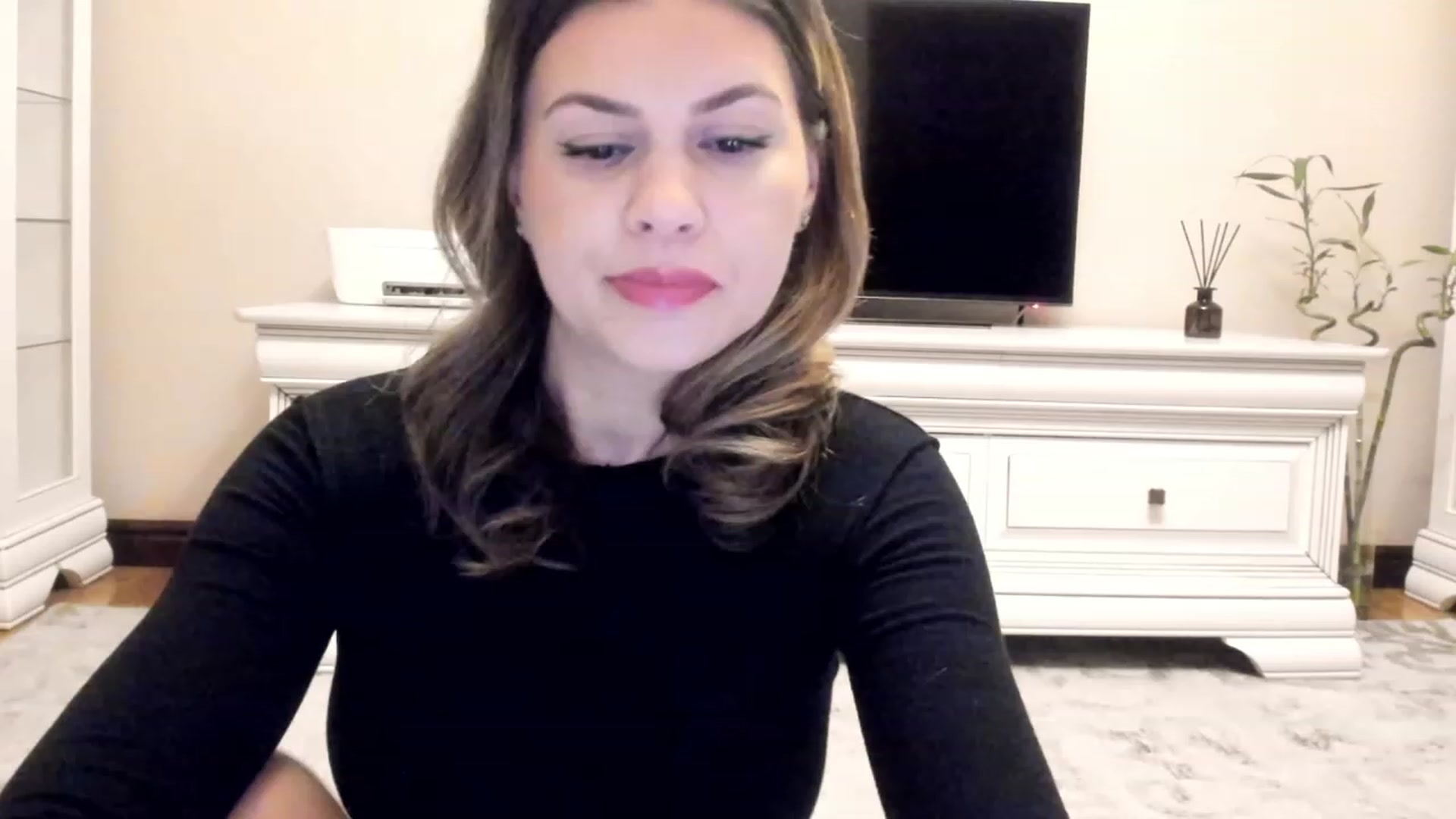 Gallery image thumbnail from Lu126's myfreecams stream on, 12/05/2022, 03:52 image 10 of 20