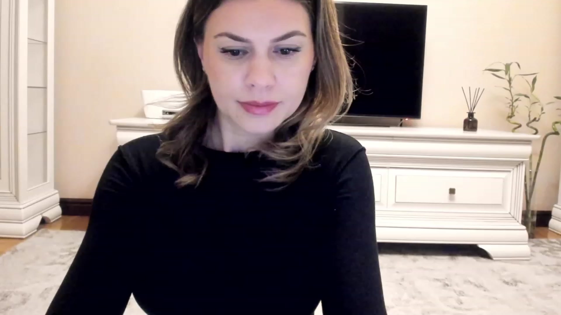 Gallery image thumbnail from Lu126's myfreecams stream on, 12/05/2022, 03:52 image 19 of 20