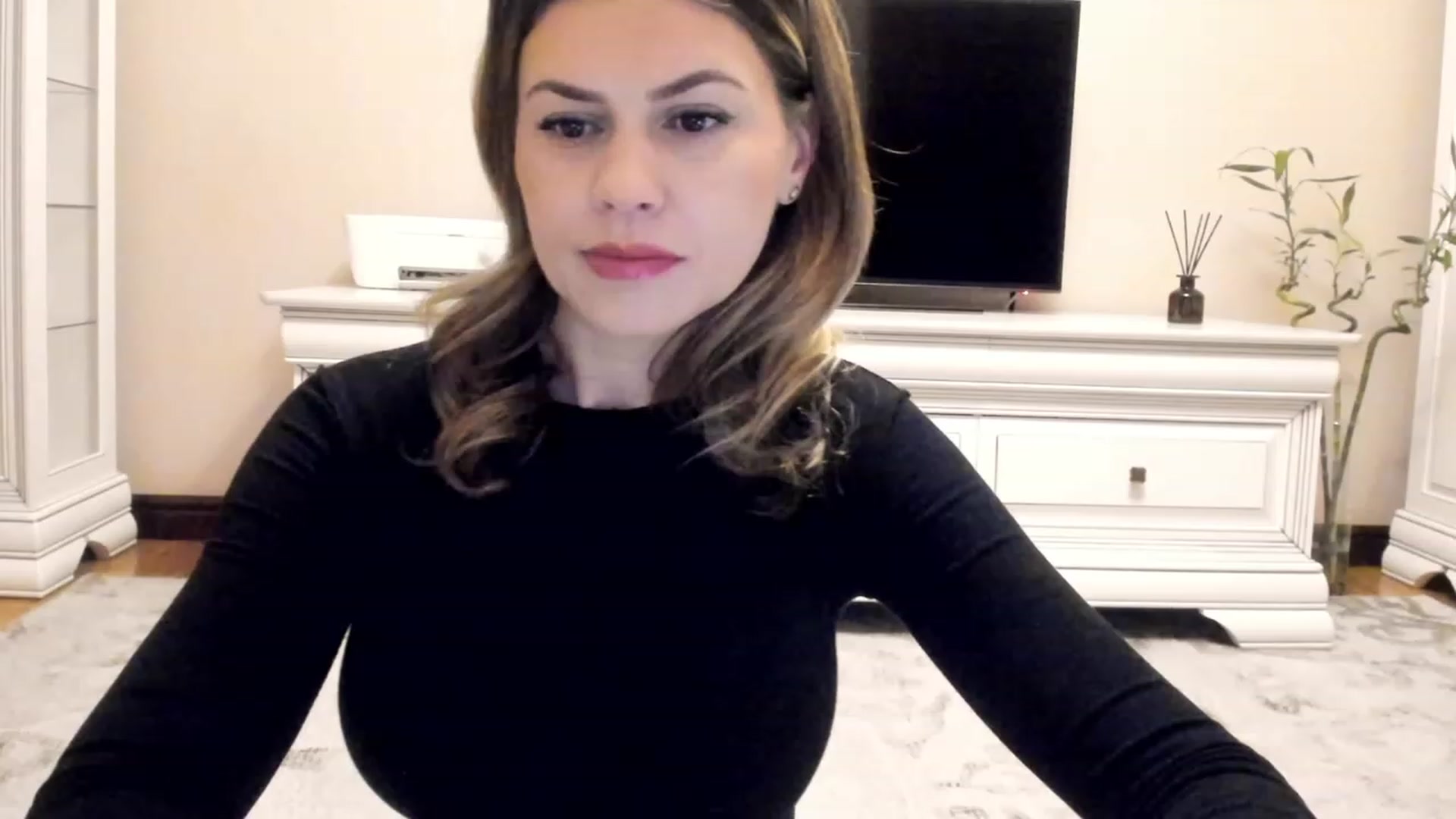 Gallery image thumbnail from Lu126's myfreecams stream on, 12/05/2022, 03:52 image 4 of 20