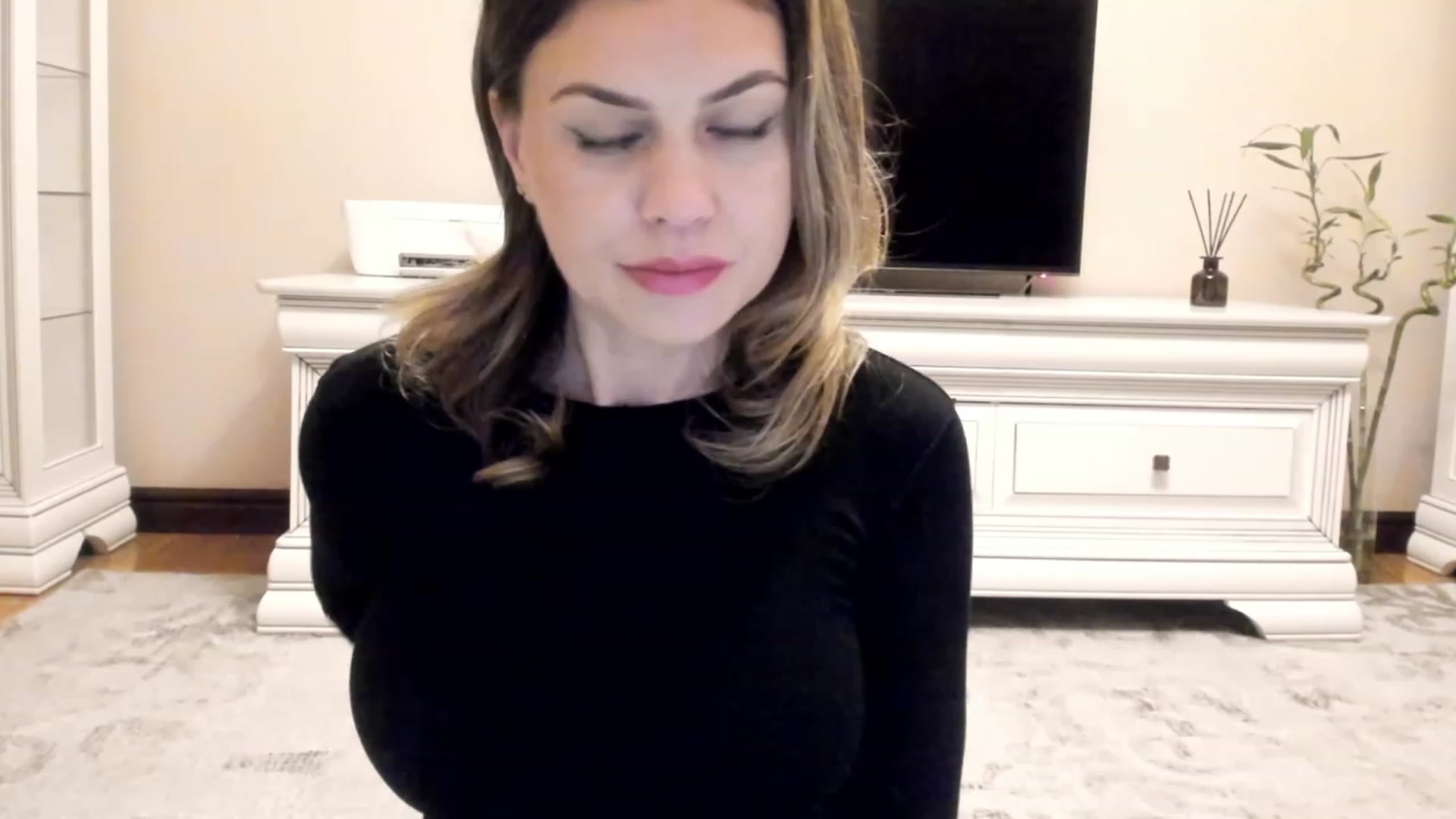 Gallery image thumbnail from Lu126's myfreecams stream on, 12/05/2022, 04:40 image 19 of 20