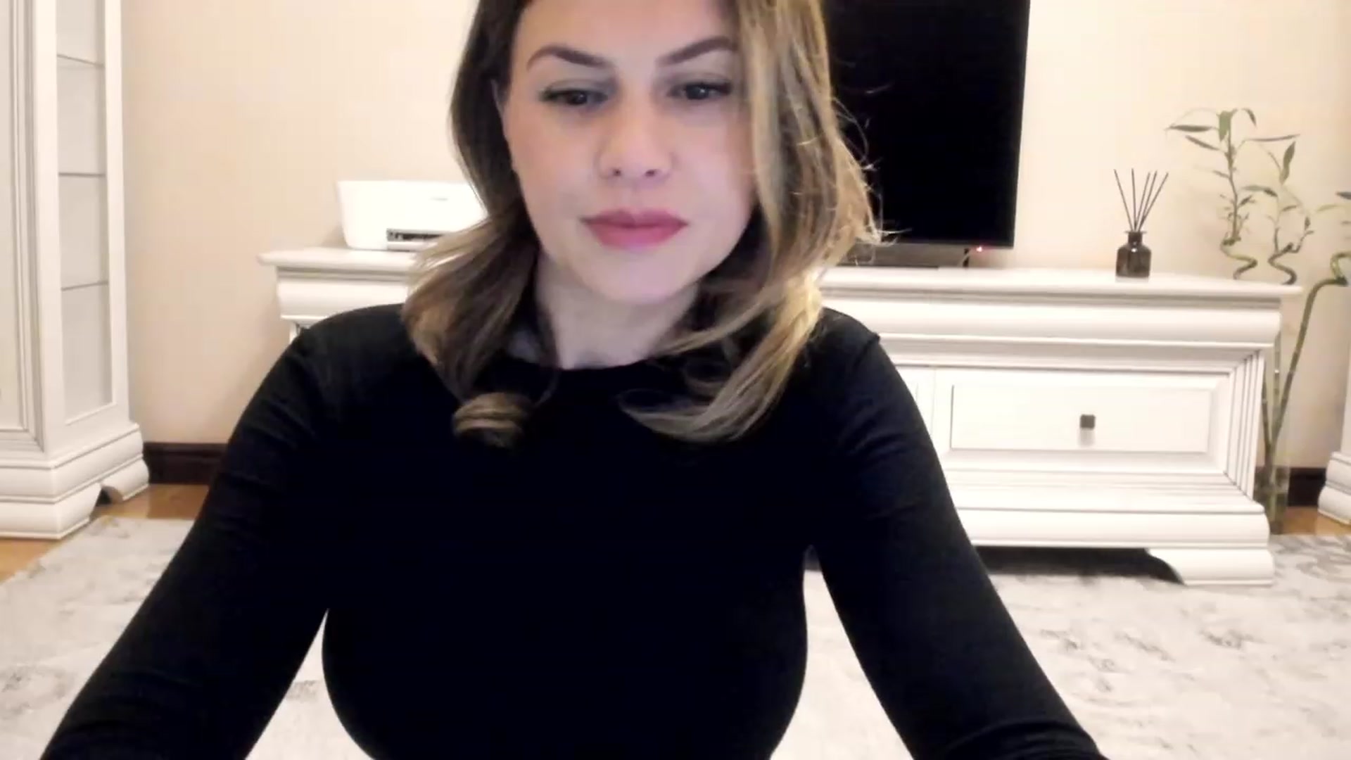 Gallery image thumbnail from Lu126's myfreecams stream on, 12/05/2022, 04:40 image 16 of 20