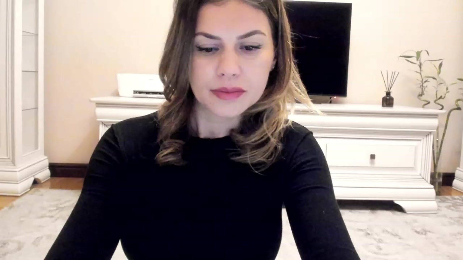 Gallery image thumbnail from Lu126's myfreecams stream on, 12/05/2022, 04:40 image 1 of 20