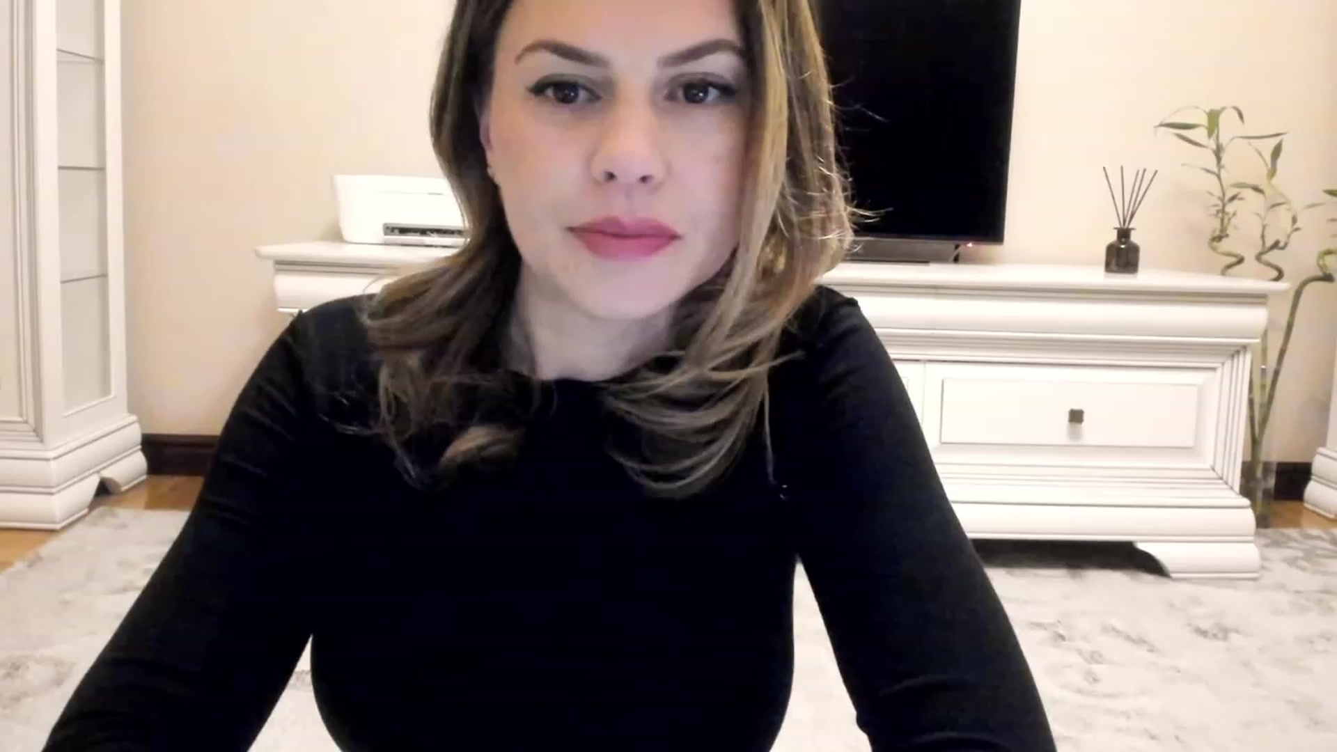 Gallery image thumbnail from Lu126's myfreecams stream on, 12/05/2022, 04:40 image 6 of 20