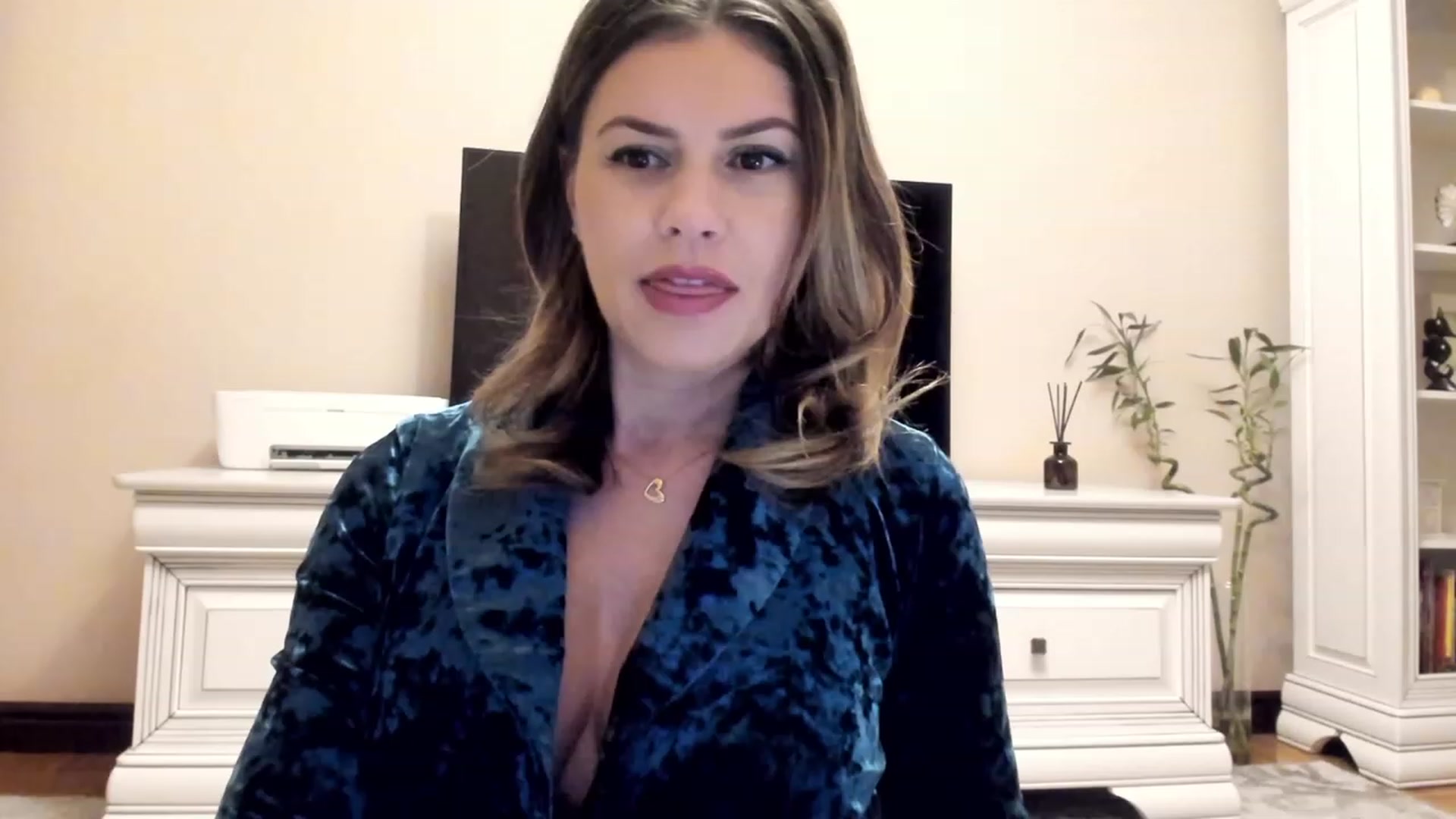 Gallery image thumbnail from Lu126's myfreecams stream on, 12/06/2022, 04:09 image 8 of 20