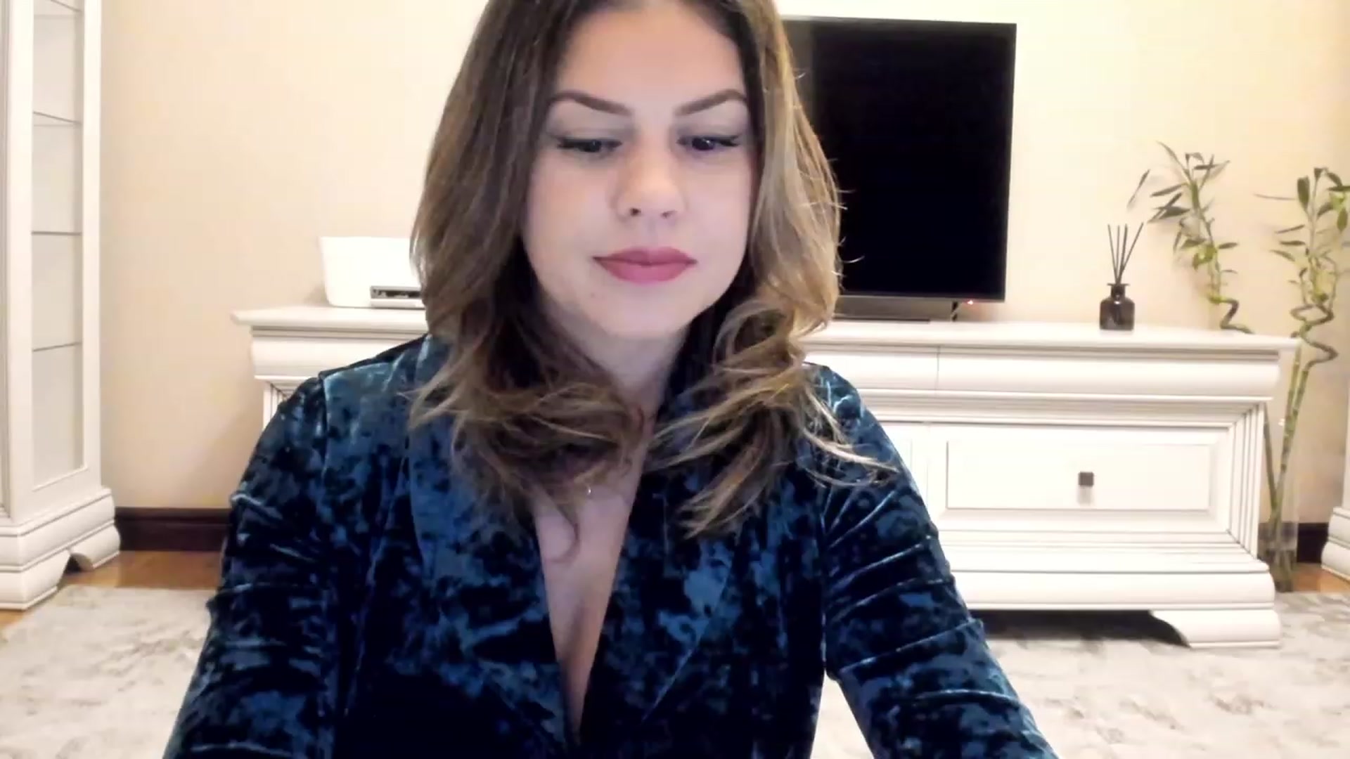 Gallery image thumbnail from Lu126's myfreecams stream on, 12/06/2022, 04:09 image 3 of 20
