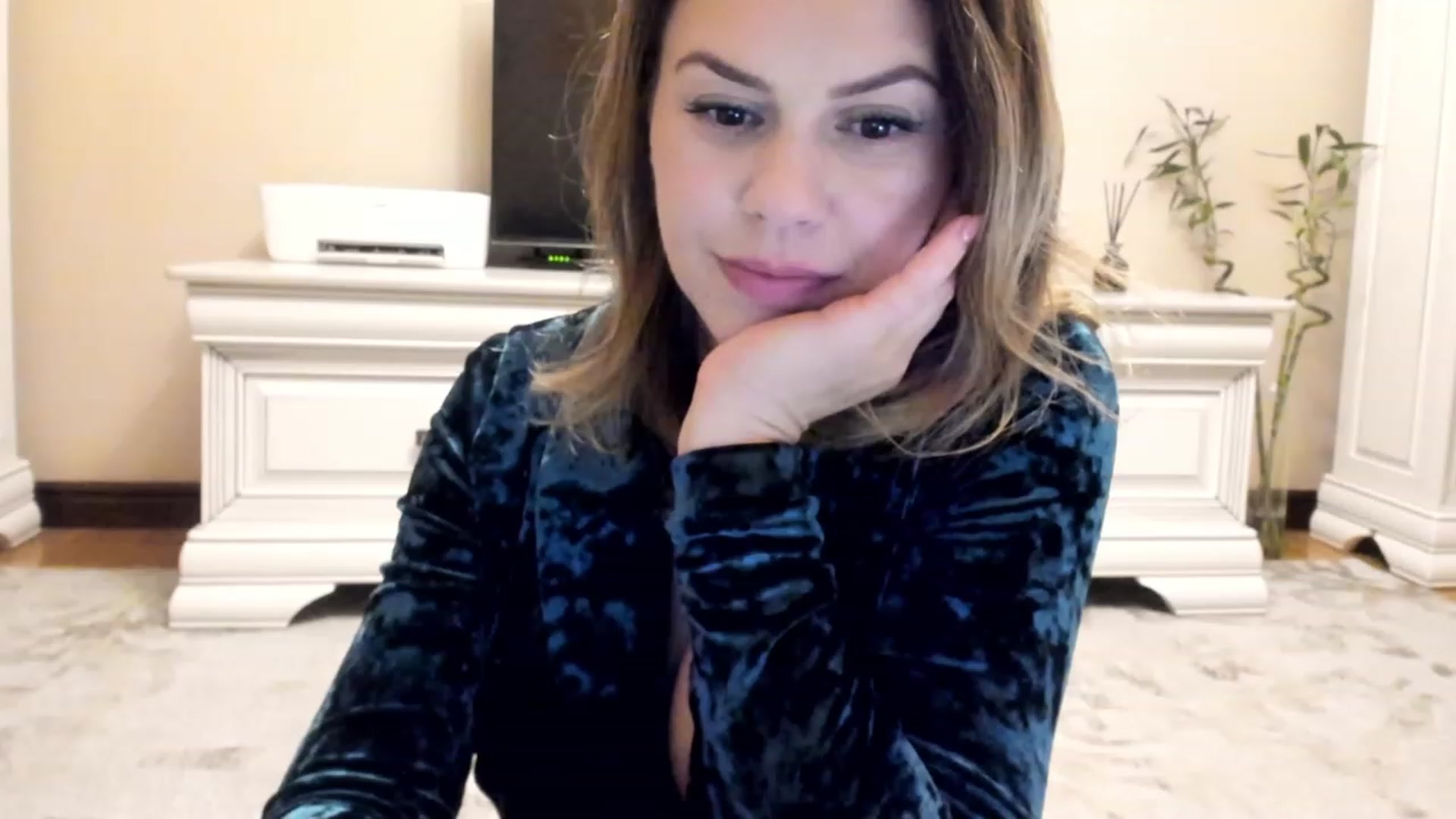 Gallery image thumbnail from Lu126's myfreecams stream on, 12/06/2022, 04:40 image 5 of 20